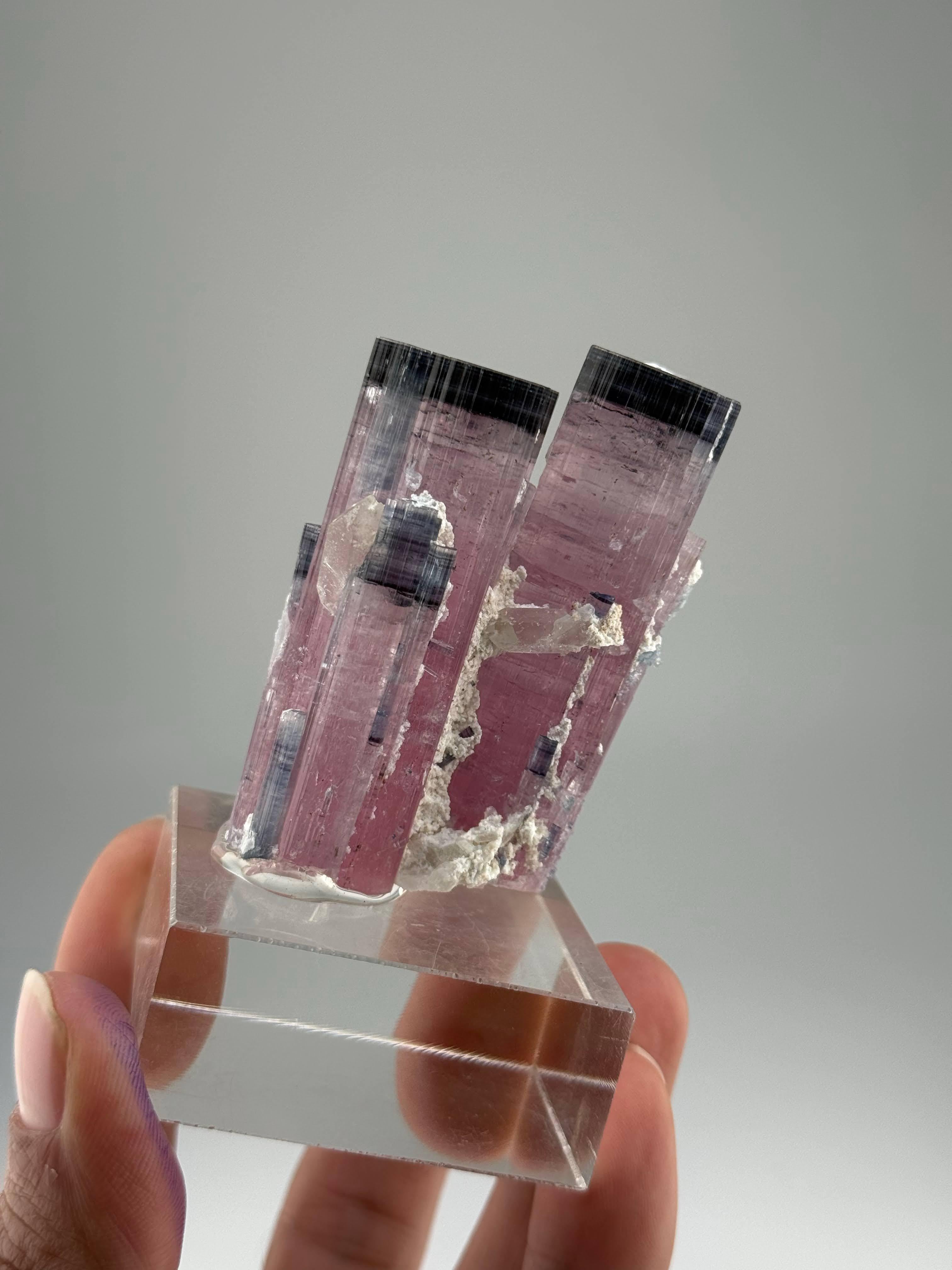 Esemplare naturale di cristalli gemelli di tormalina blu CAP provenienti dall'Afghanistan In condizioni ottime in vendita a Peshawar, PK