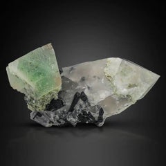 Spécimen naturel de fluorine vibrante sur quartz du Pakistan