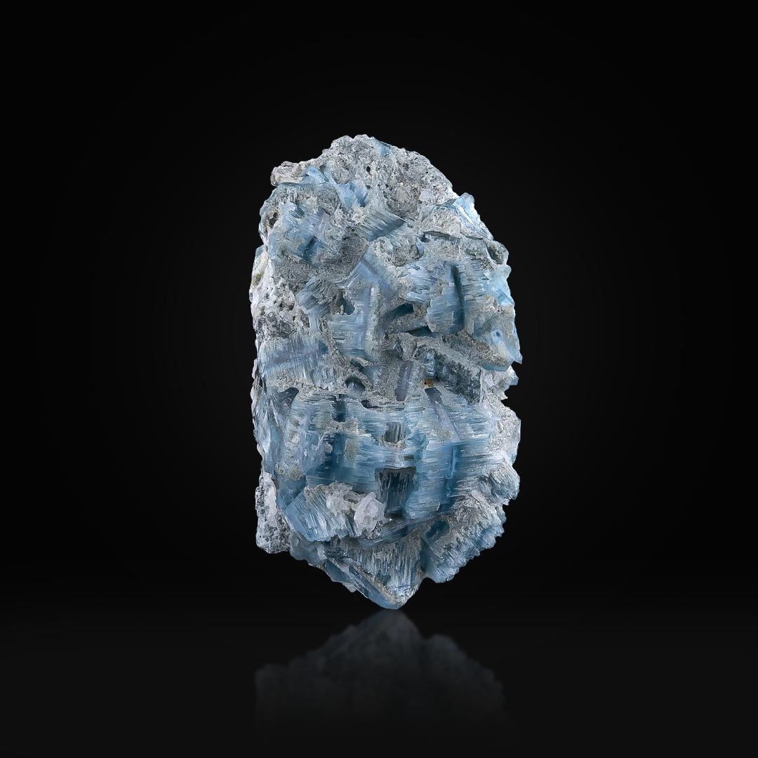 Specimen Type: Vorobyevite Alkali Beryl 
Weight: 25 grams
Dimension: H: 4 x W: 2.5 x D: 2.5 cm
Origin: Badakhshan Province, Afghanistan 
Treatment: None




This natural specimen showcases exquisite Vorobyevite, an uncommon alkali-rich variety of