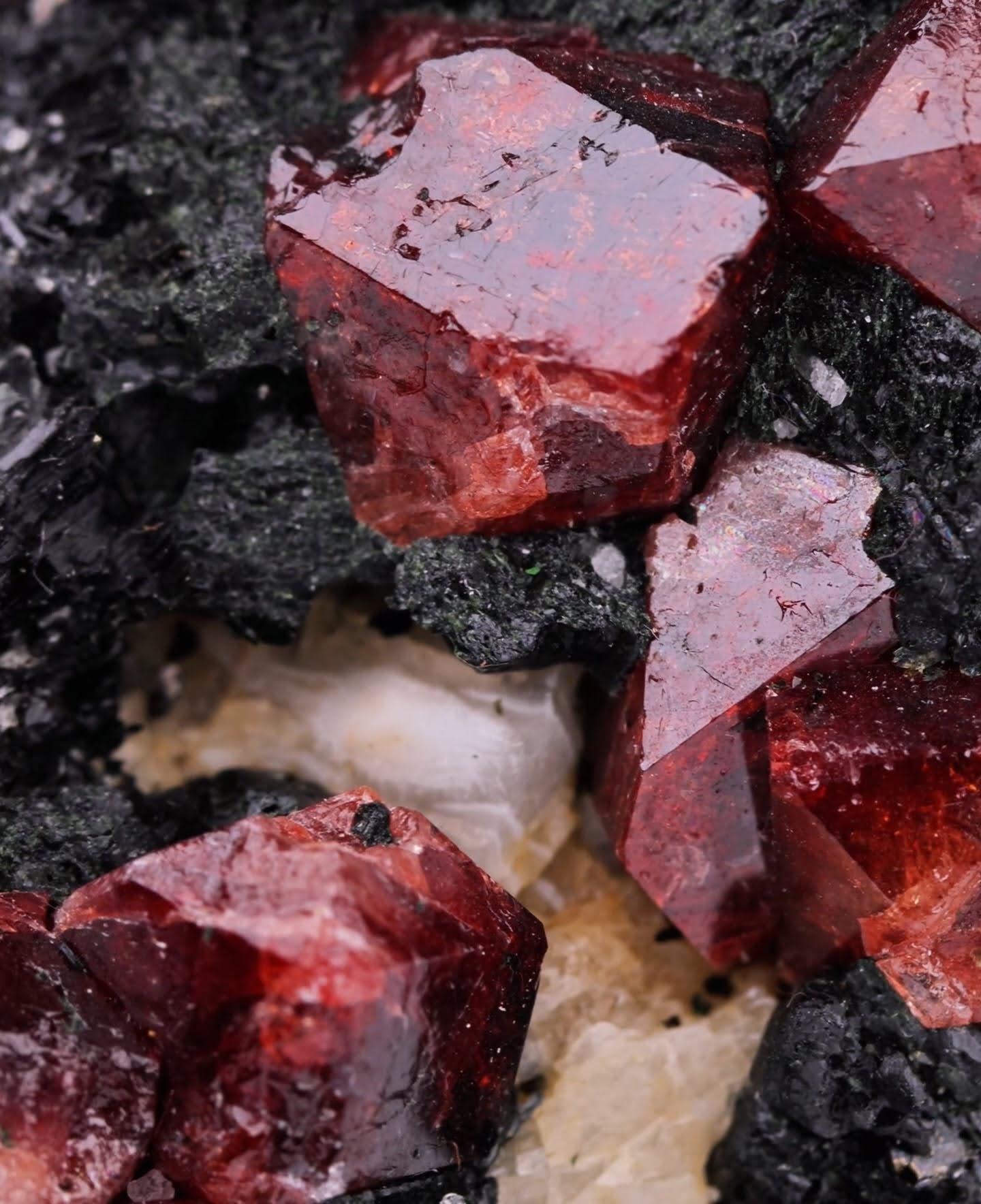 Natural Specimen Of Zircon Crystals On Matrix From Pakistan im Angebot 2