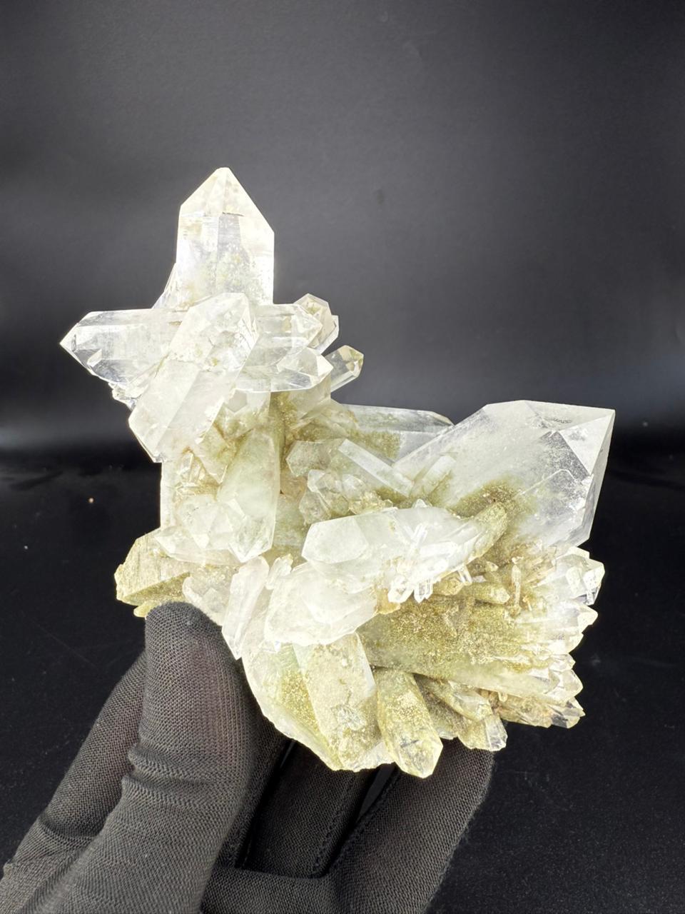Specimen: Chlorite Quartz Crystal
Weight: 448 grams
Dimensions: H: 10.5 x W: 12 x D: 7 cm 
Treatment: None
Origin: Loralai District, Baluchistan Province, Pakistan 




The specimen of pointed terminated Chlorite Quartz crystals on Calcite from