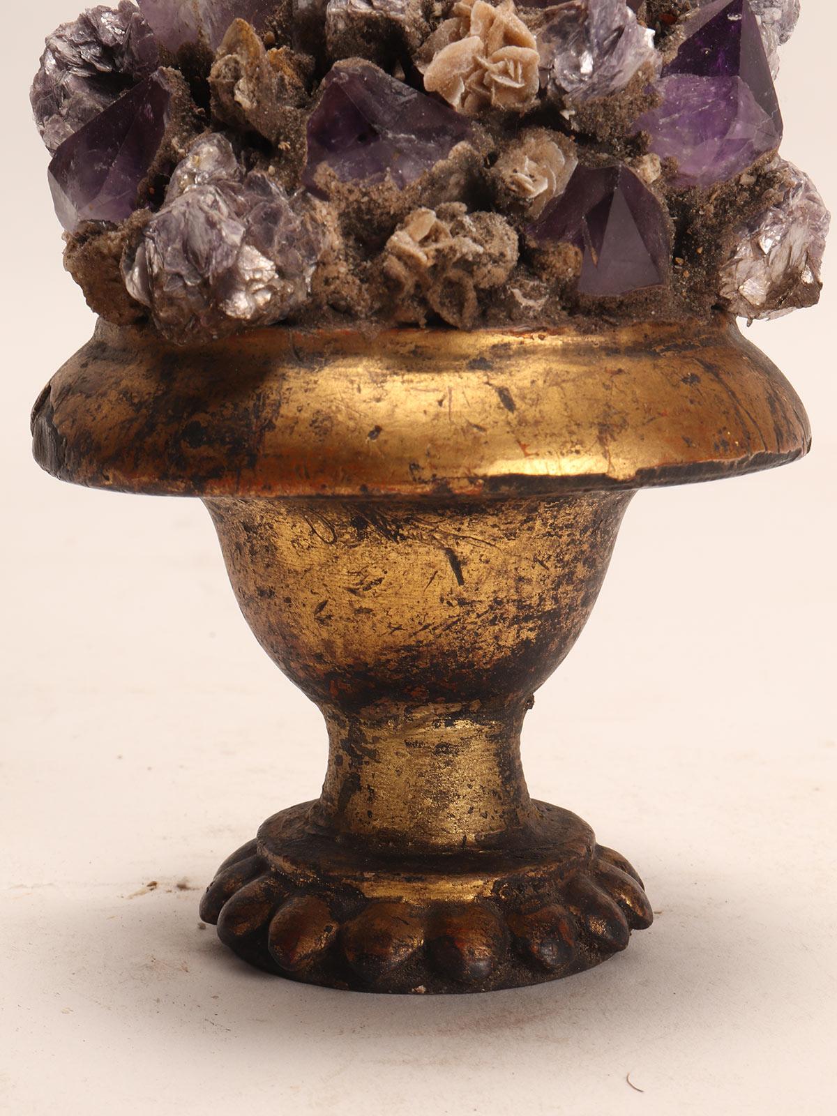 Espécimen natural: con cristales de amatista, mica y rosa del desierto, Italia 1880. siglo XIX en venta