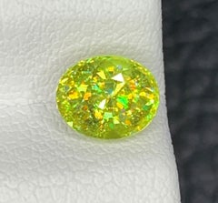 Gemma di titanite Nature: pietra di giugno da 1.14 carati con taglio ovale