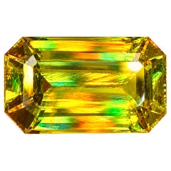 Gema natural de esfena (titanita) de 1,30 quilates – Corte esmeralda con destellos arcoíris