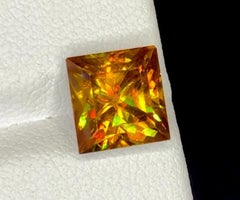 Pierre précieuse Nature Sphène Titanite : 3.48 Carat Asscher Cut, June Birthstone