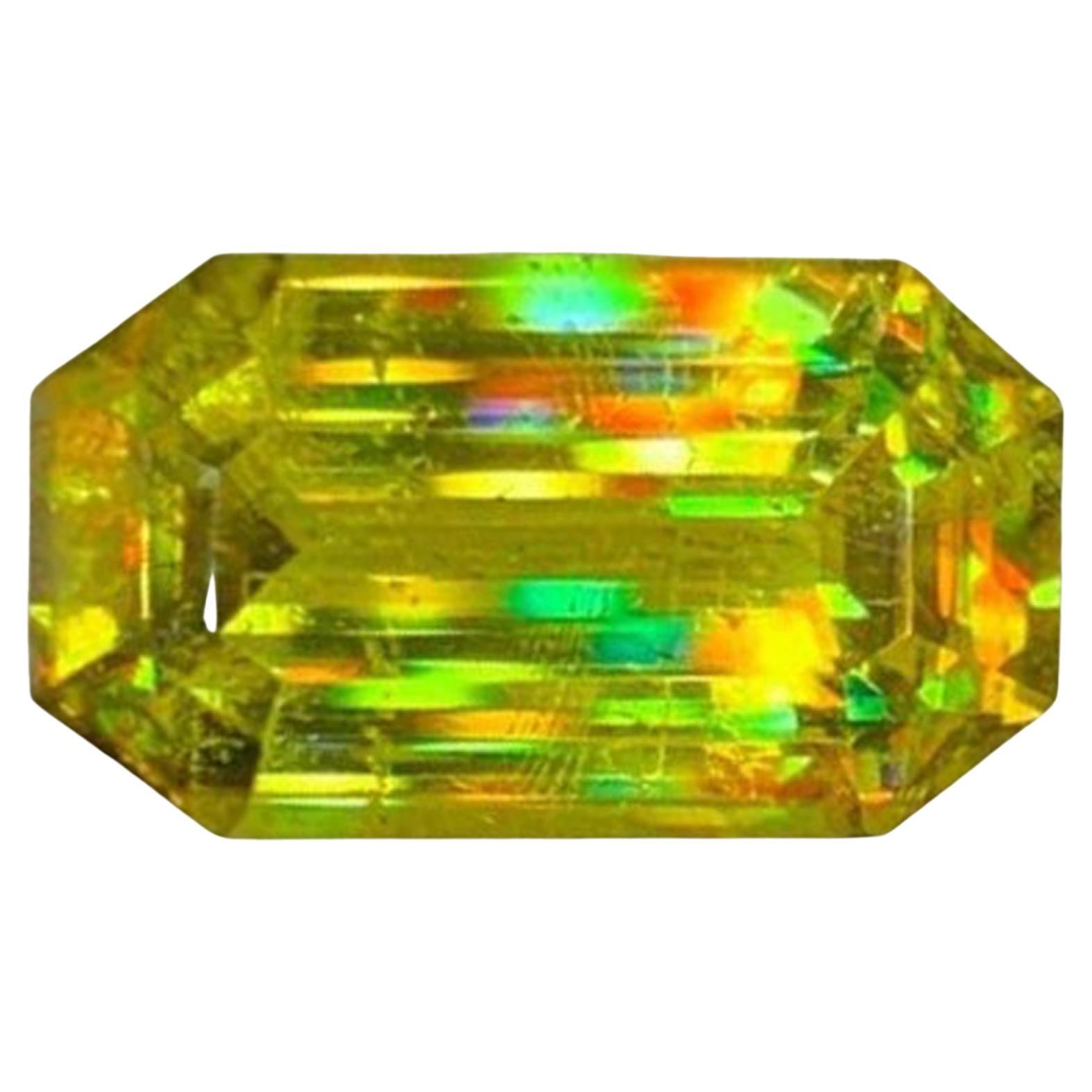 Sphène Titanite Naturel : 4.43 Carat Full Fire Sphene for Ring Making en vente