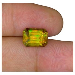 Gema natural de titanita esfena: 6,20 quilates talla esmeralda, piedra de nacimiento de junio