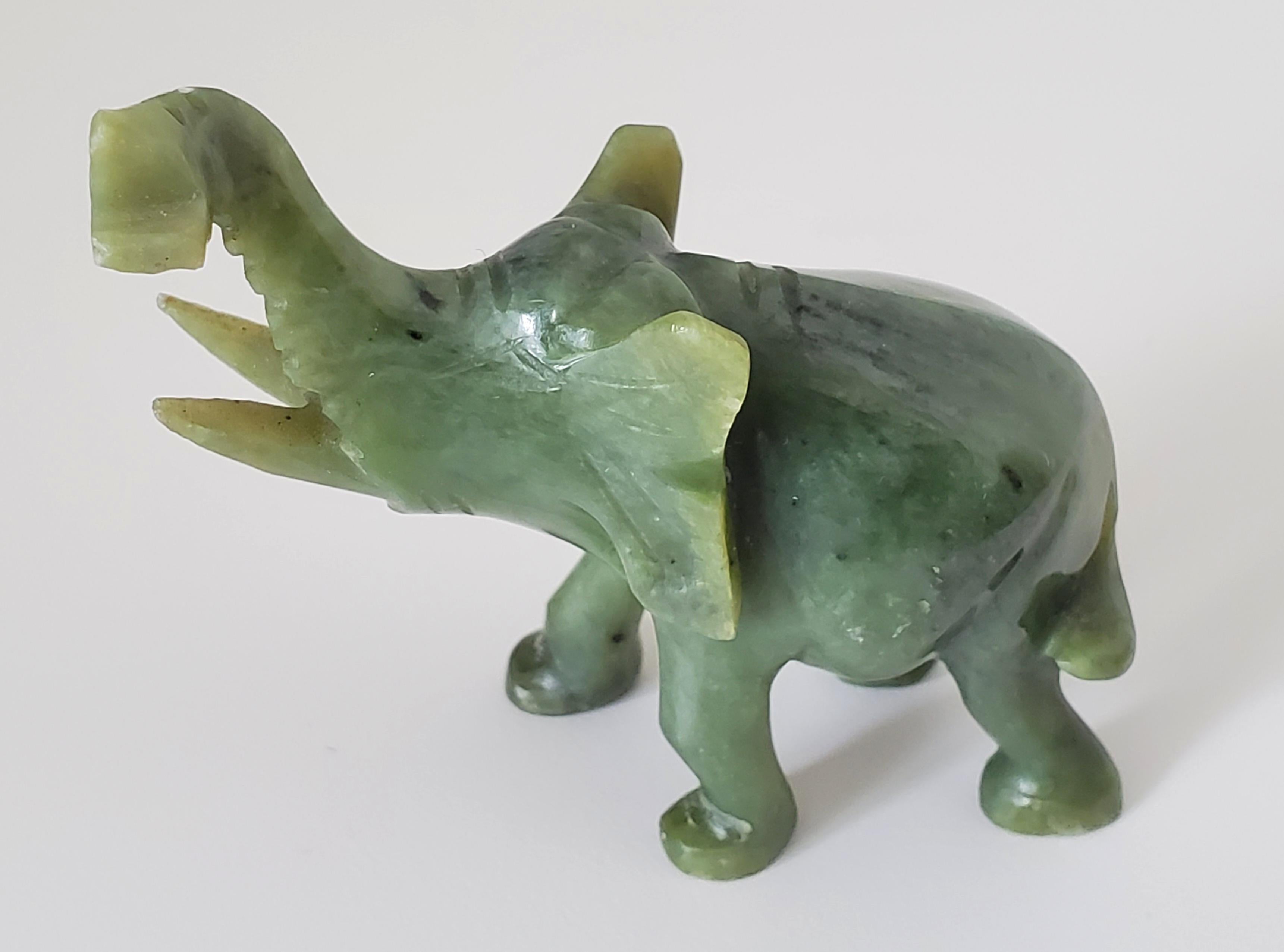 Natural Spinach Jade Animal Figurines from Qing Dynasty In Good Condition For Sale In Nova Scotia, NS