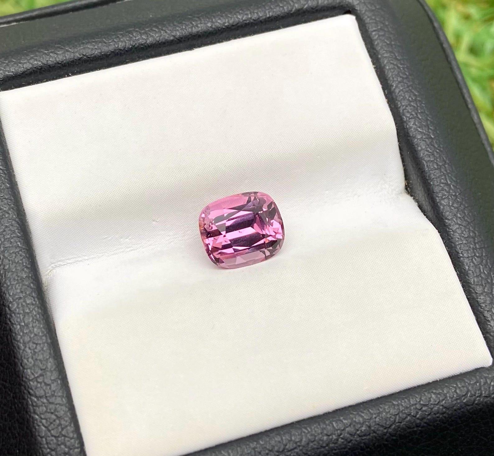Pierre précieuse non sertie de 1,72 carat, taille coussin, Birmanie, certificat GFCO en vente 5