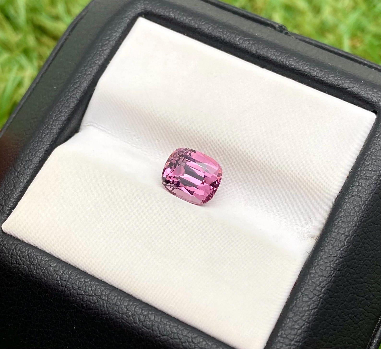 Pierre précieuse non sertie de 1,72 carat, taille coussin, Birmanie, certificat GFCO en vente 6