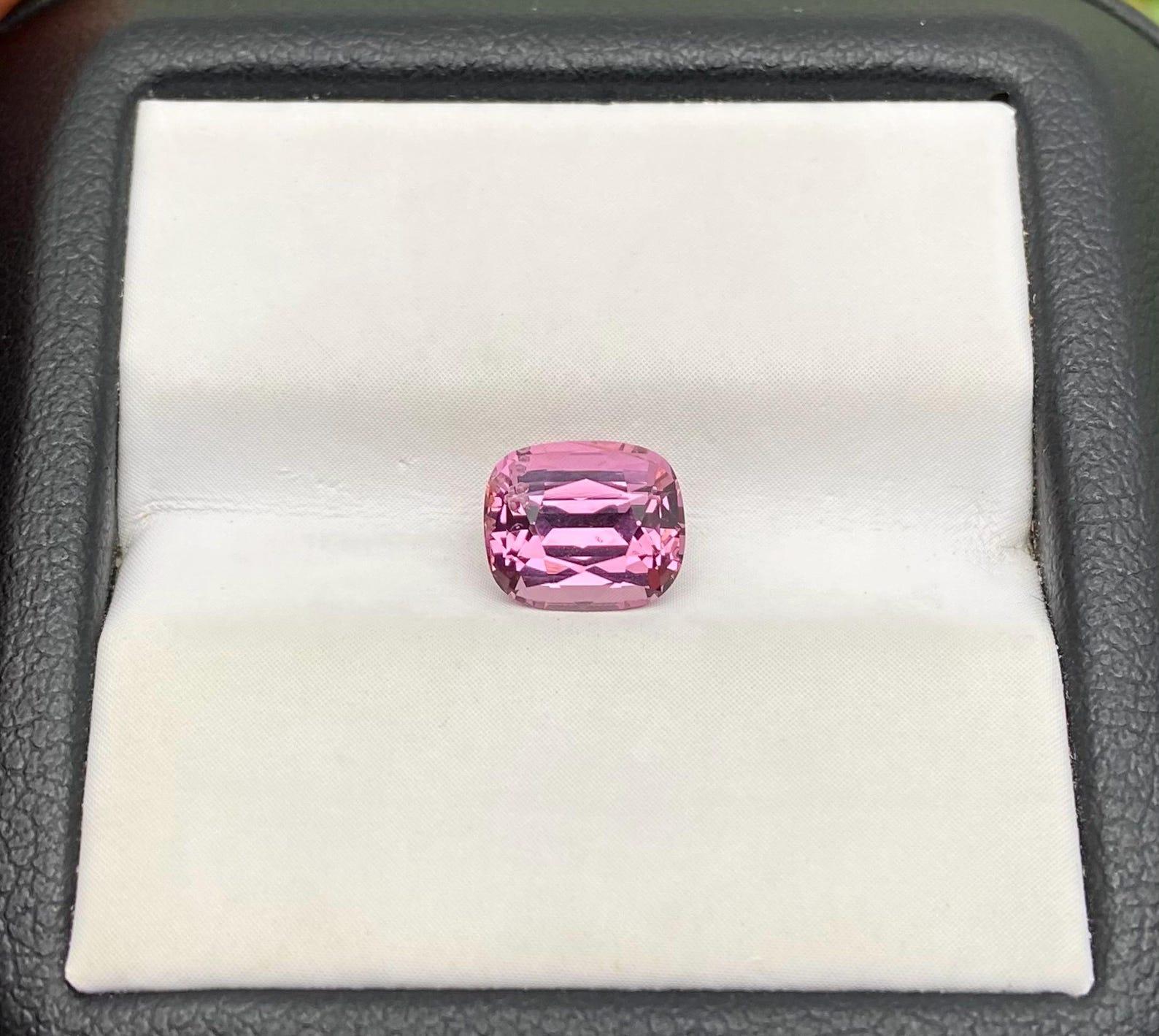 Pierre précieuse non sertie de 1,72 carat, taille coussin, Birmanie, certificat GFCO Neuf - En vente à Daugavpils, LV
