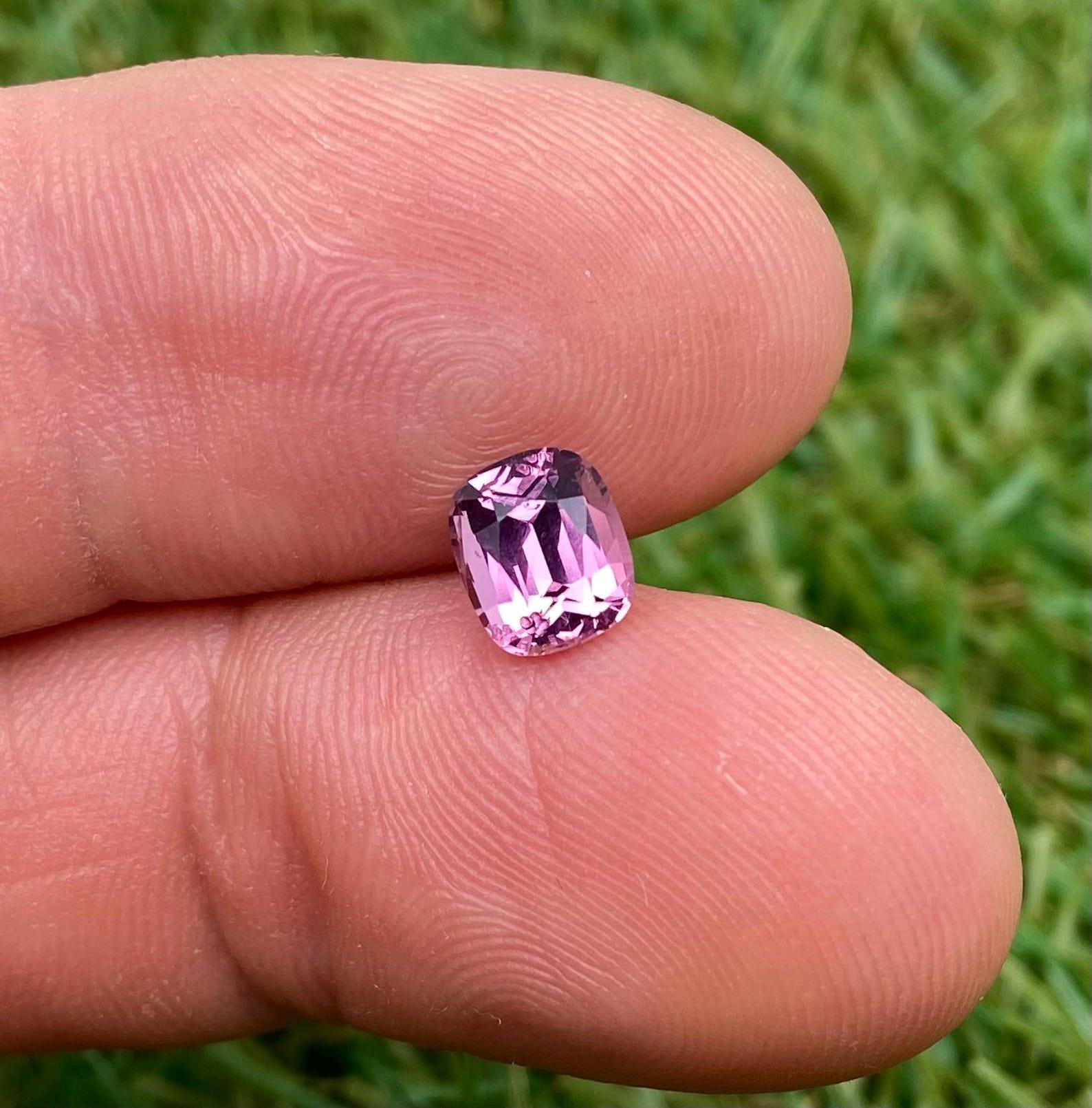 Pierre précieuse non sertie de 1,72 carat, taille coussin, Birmanie, certificat GFCO en vente 2