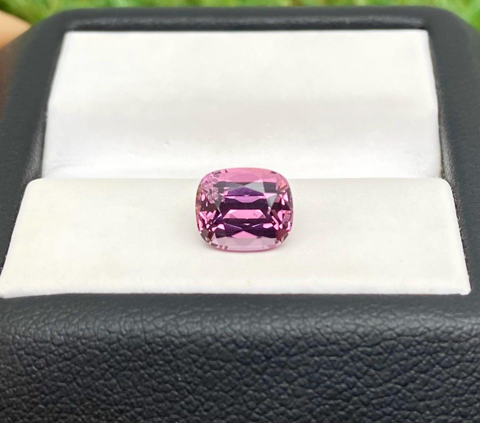 Pierre précieuse non sertie de 1,72 carat, taille coussin, Birmanie, certificat GFCO en vente 4