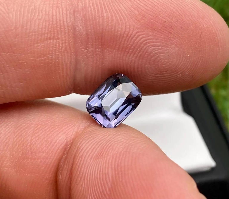 Spinelle Rouge Naturel De Tanzanie – 0,82 Ct – Coupe Ovale – Qualité SI1 – Transparent – Non Traité