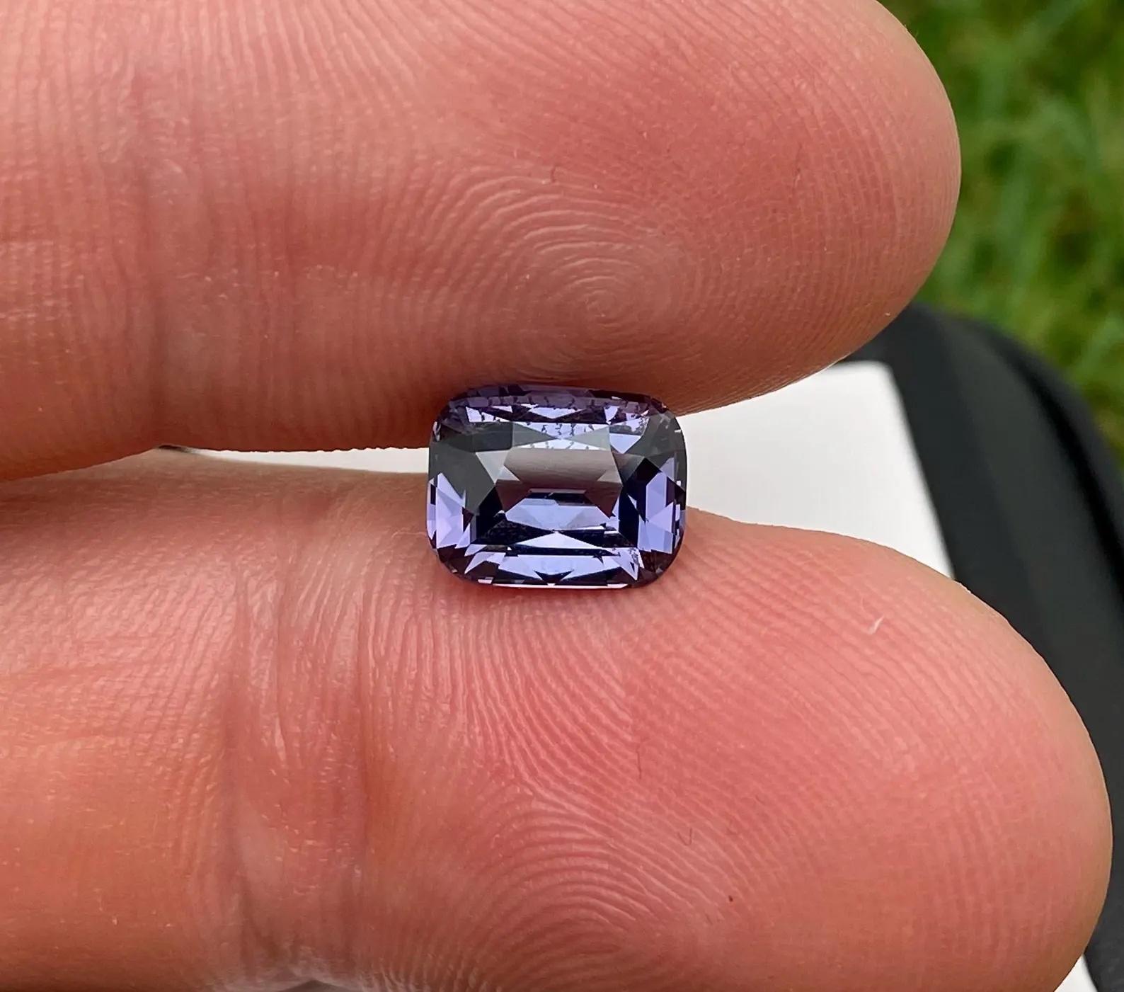 Gemma naturale Spinello sfusa da 3,09 carati. Certificato, taglio a cuscino. Origine Tanzania in vendita 6