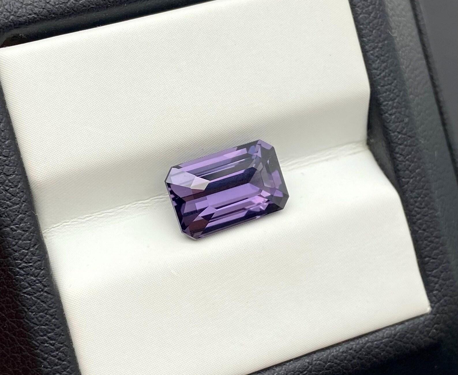 Gema suelta de espinela natural 3,58 qt, certificado, talla octogonal. ¡Origen Tanzania!

Laboratorio certificado GFCO
Color de la piedra preciosa: Púrpura lavanda
Tipo de gema: Espinela
Tamaño de la gema: 10,69x6,79x5,06 mm
Forma de la gema: Talla