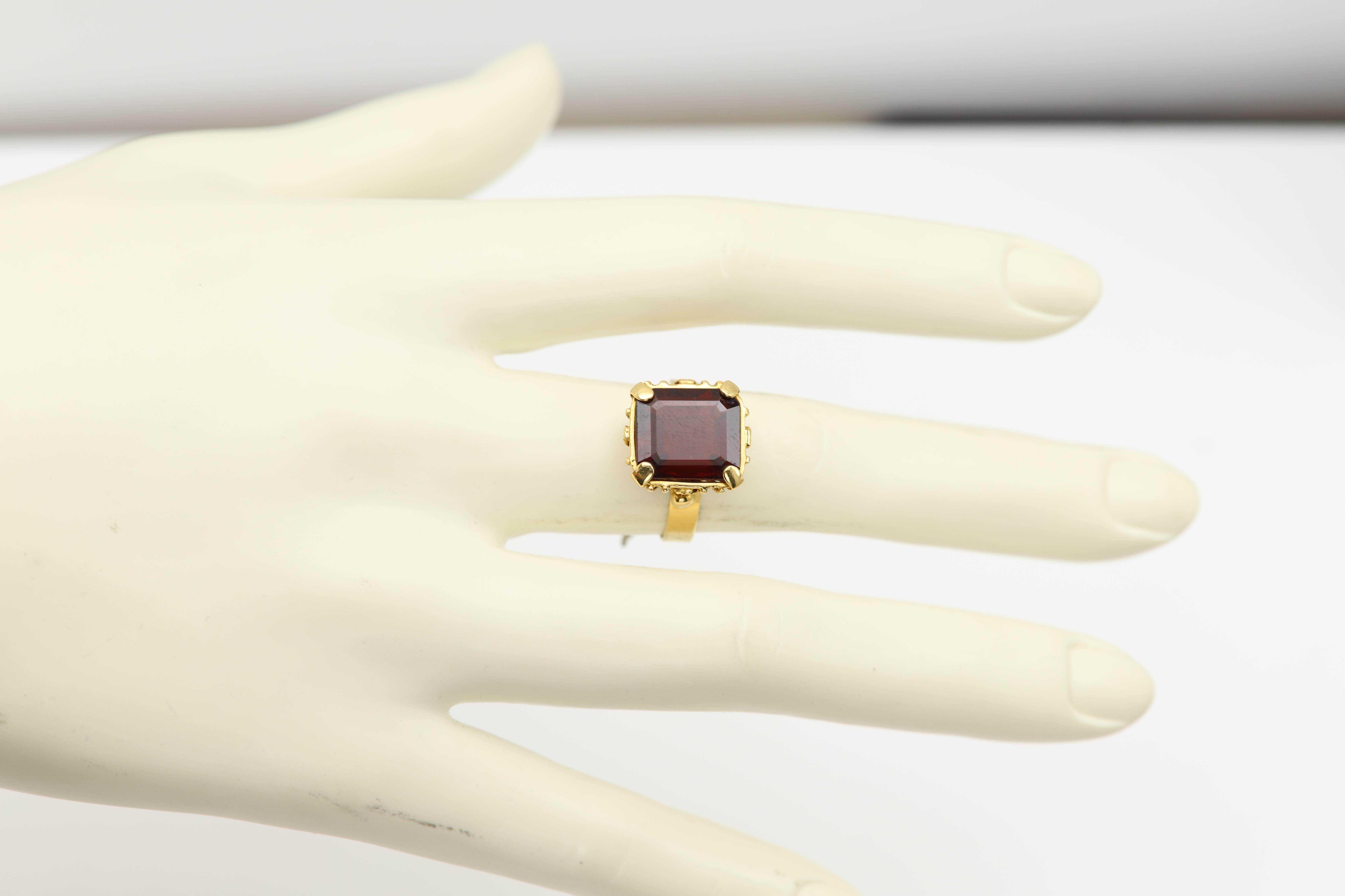 Natürlicher quadratischer Granatring 14 Karat Gelbgold Vintage Granat im Angebot 7