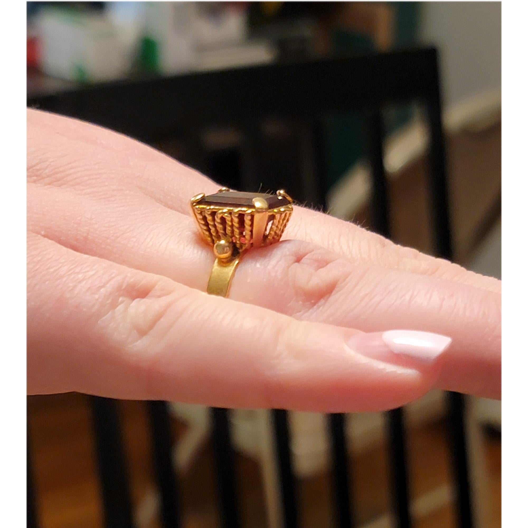 Natürlicher quadratischer Granatring 14 Karat Gelbgold Vintage Granat im Angebot 8