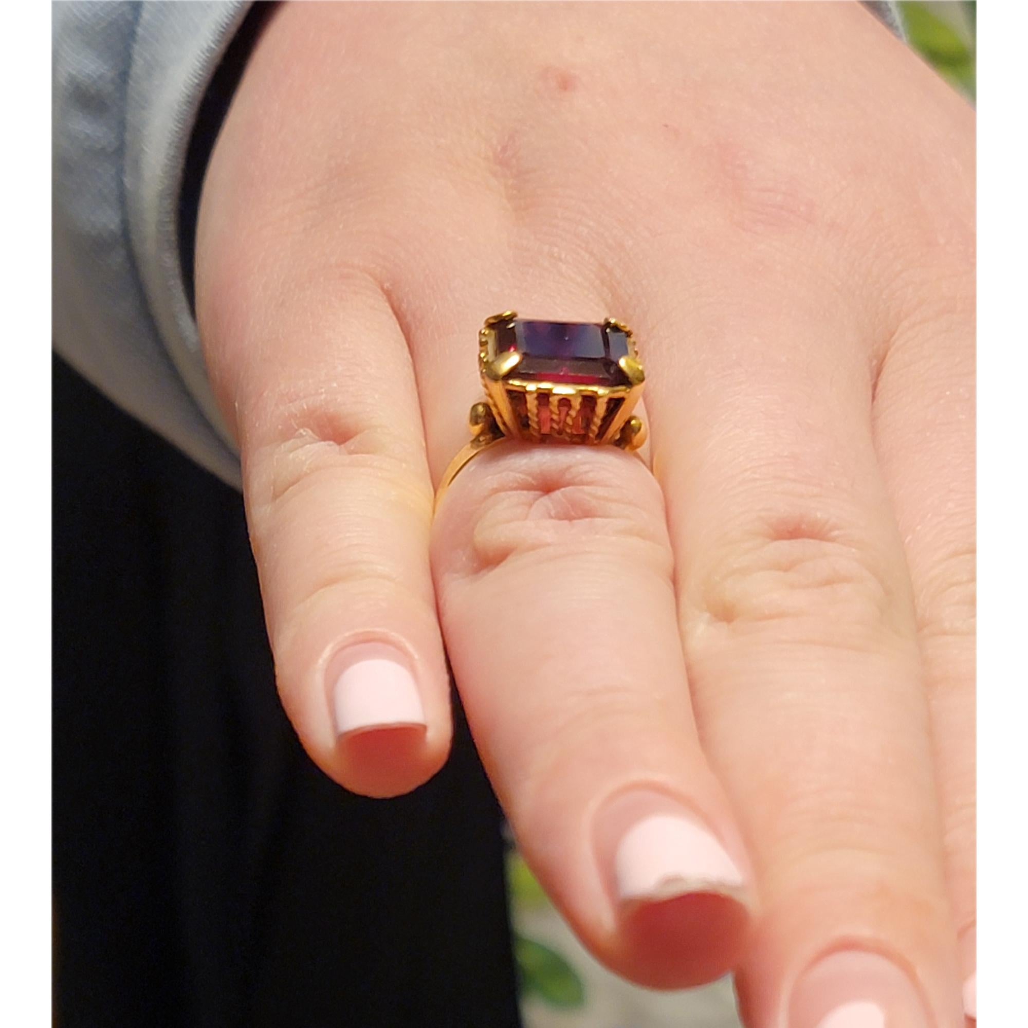 Natürlicher quadratischer Granatring 14 Karat Gelbgold Vintage Granat im Angebot 9