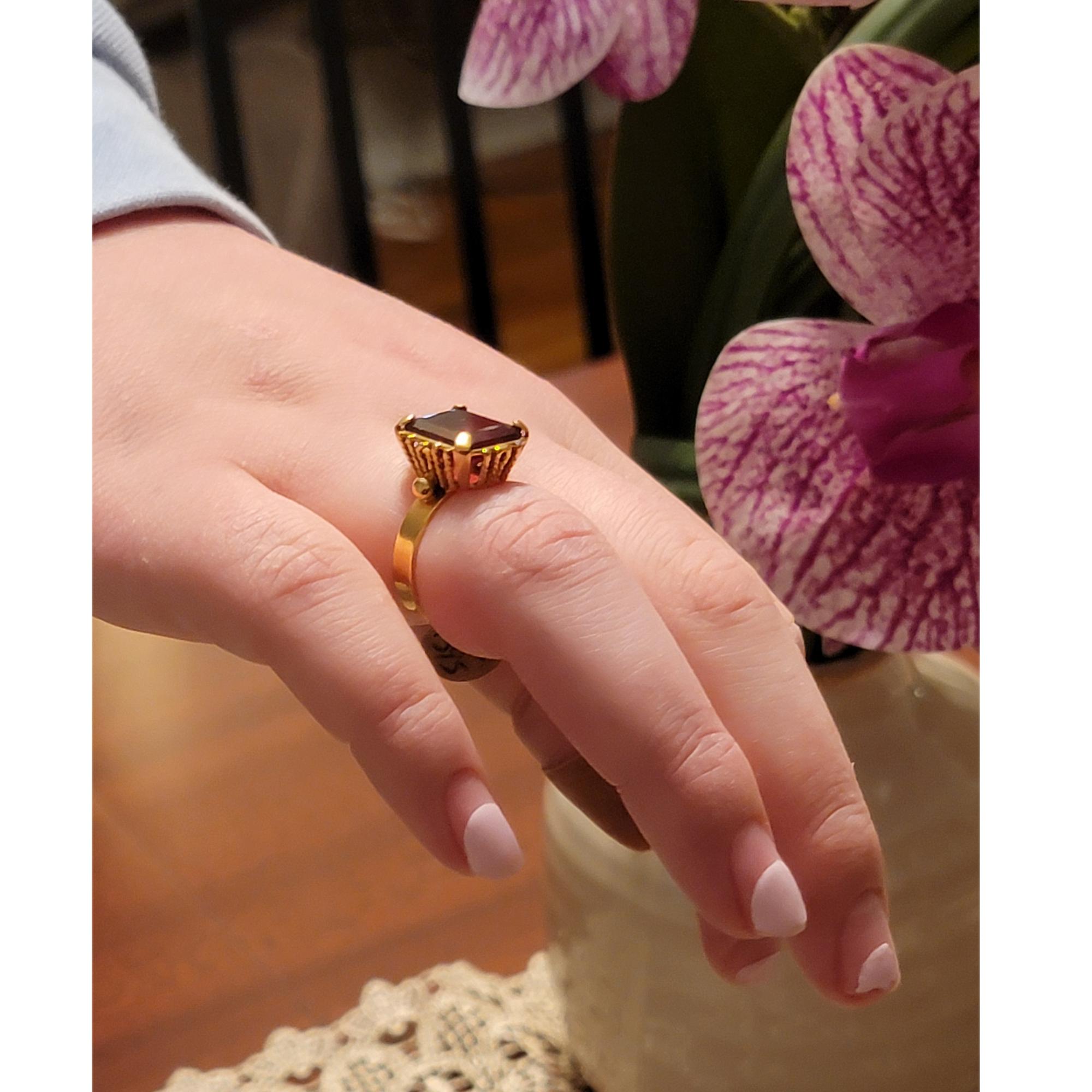 Natürlicher quadratischer Granatring 14 Karat Gelbgold Vintage Granat im Angebot 10