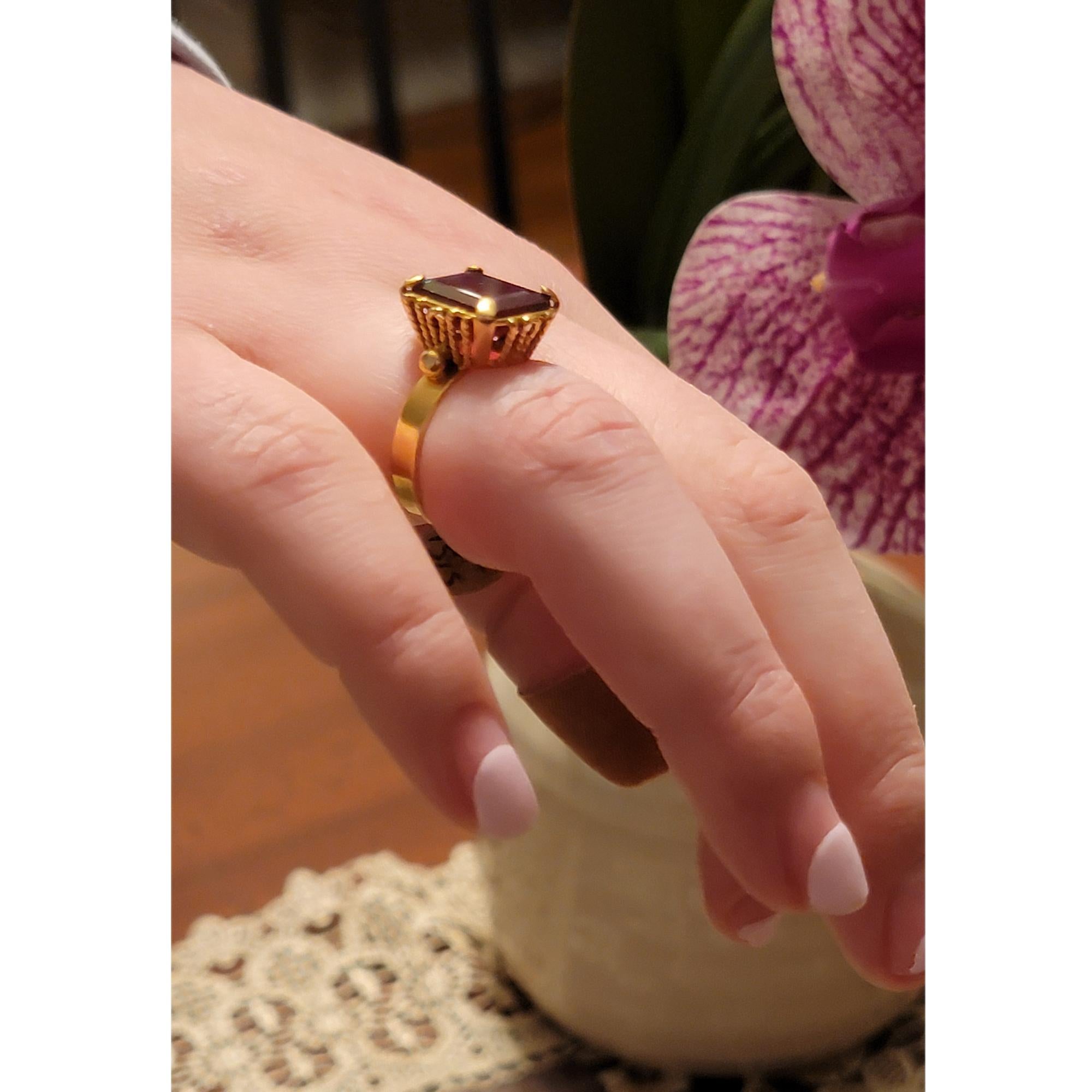 Natürlicher quadratischer Granatring 14 Karat Gelbgold Vintage Granat im Angebot 11