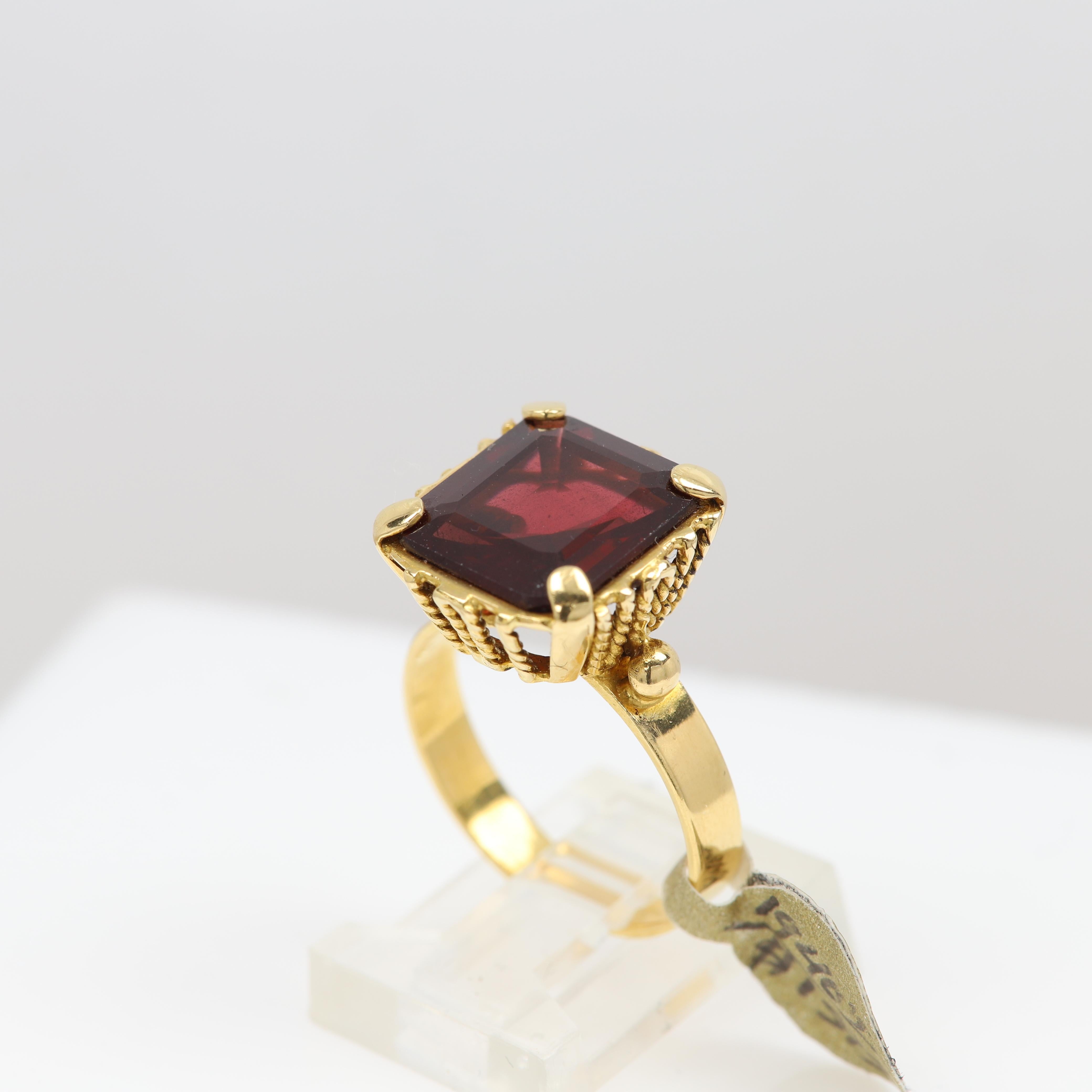 Vintage Garnet Ring (might be even be antique estimate is 1950 or before)
14k Yellow Gold 6.3 grams
Flinger size 7
Natural Garnet Size is approx. 12 x 12 mm
approx. weight  7.50 carat
Previously owned - as new condition
The tone is very clean, and