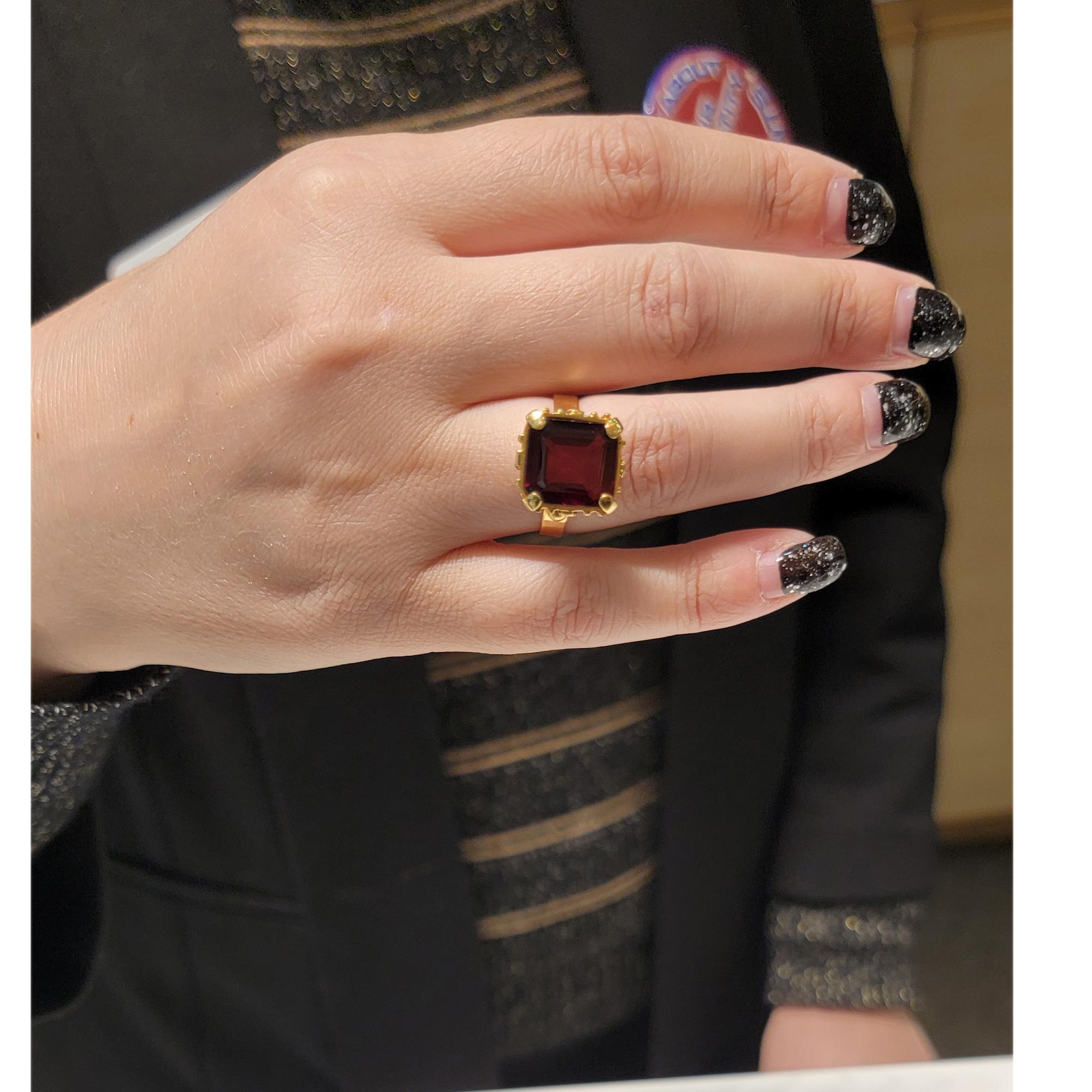 Natürlicher quadratischer Granatring 14 Karat Gelbgold Vintage Granat im Angebot 4