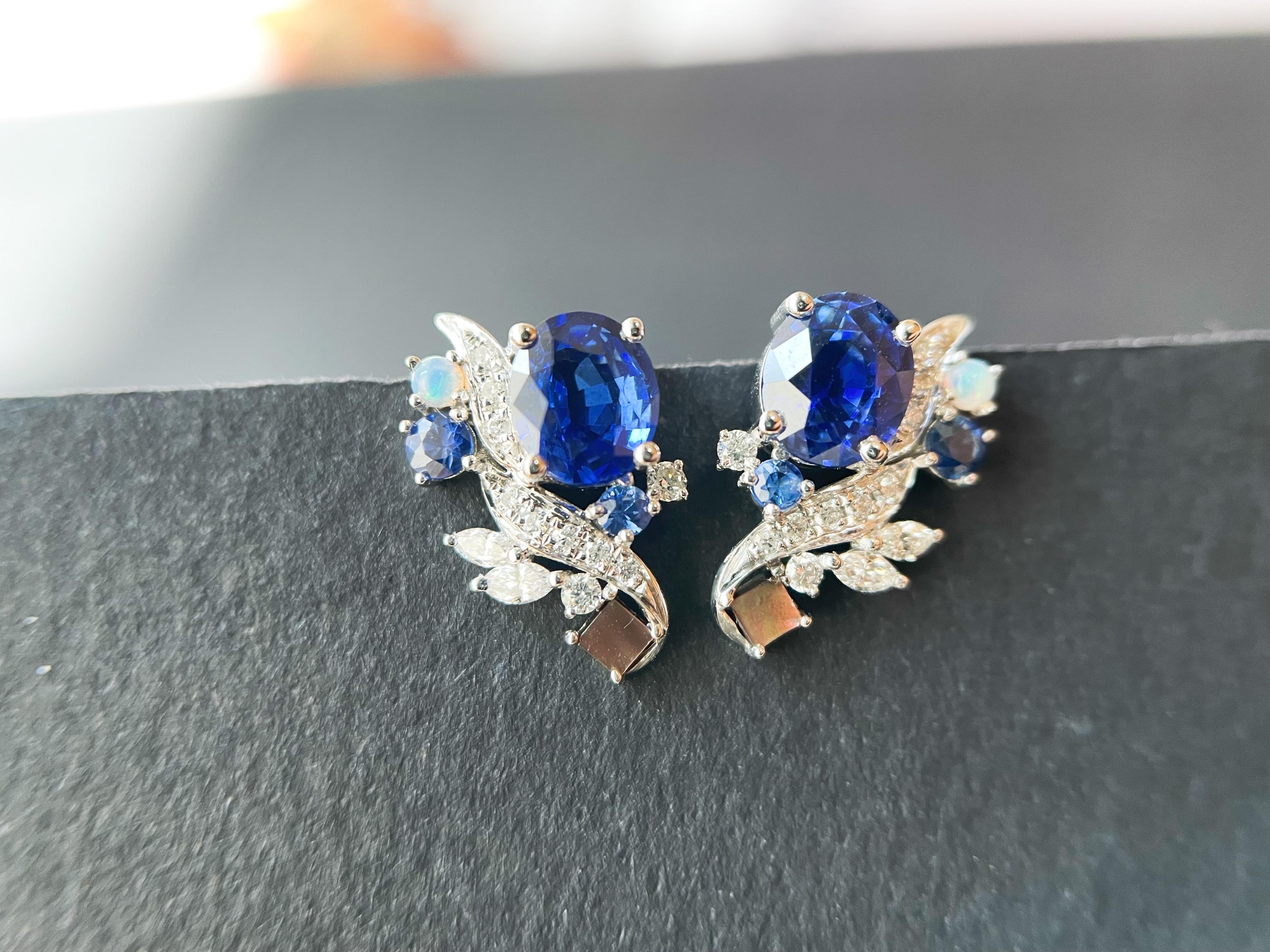 Taille ovale Boucles d'oreilles Sri Lanka Royal Blue Sapphire en or blanc 18 carats, opale, perle en vente