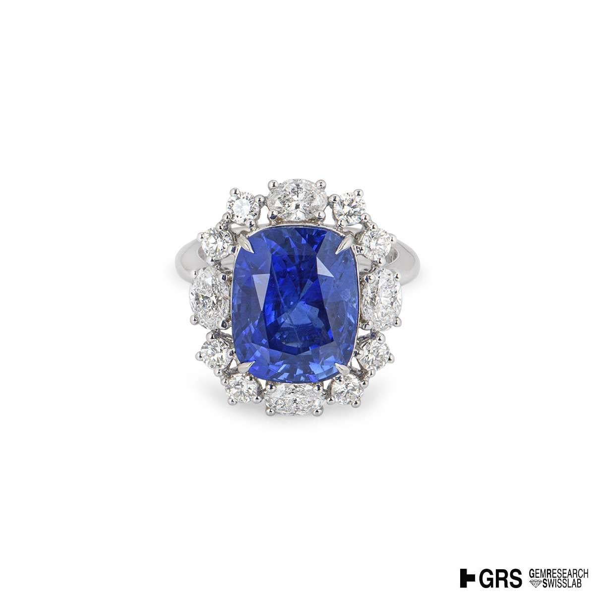Taille ovale Bague en saphir bleu bleuet naturel du Sri Lanka et diamants 9,08 carats en vente