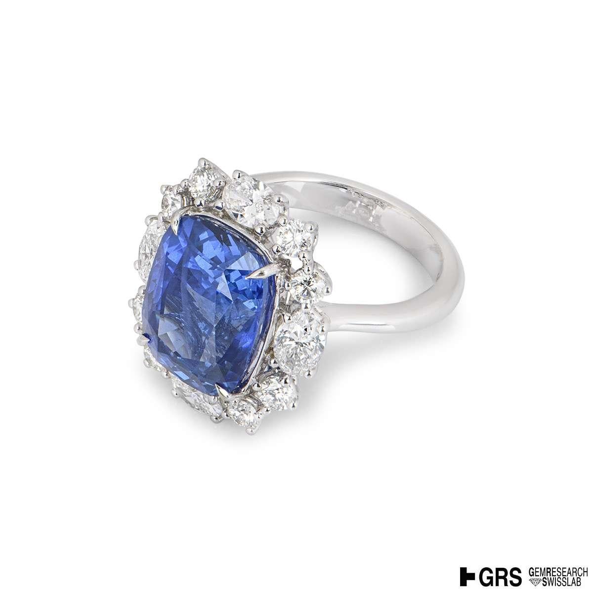Natural Sri Lankan Cornflower Blue Sapphire & Diamond Ring 9.08 Carat In Excellent Condition For Sale In London, GB