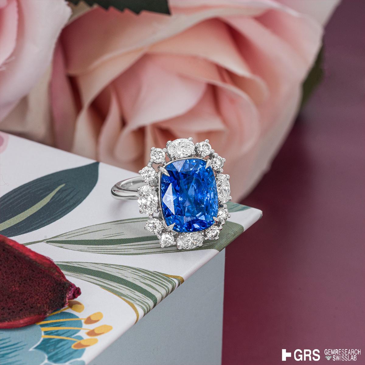 Natural Sri Lankan Cornflower Blue Sapphire & Diamond Ring 9.08 Carat For Sale 3