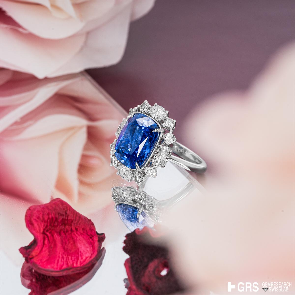 Bague en saphir bleu bleuet naturel du Sri Lanka et diamants 9,08 carats en vente 4