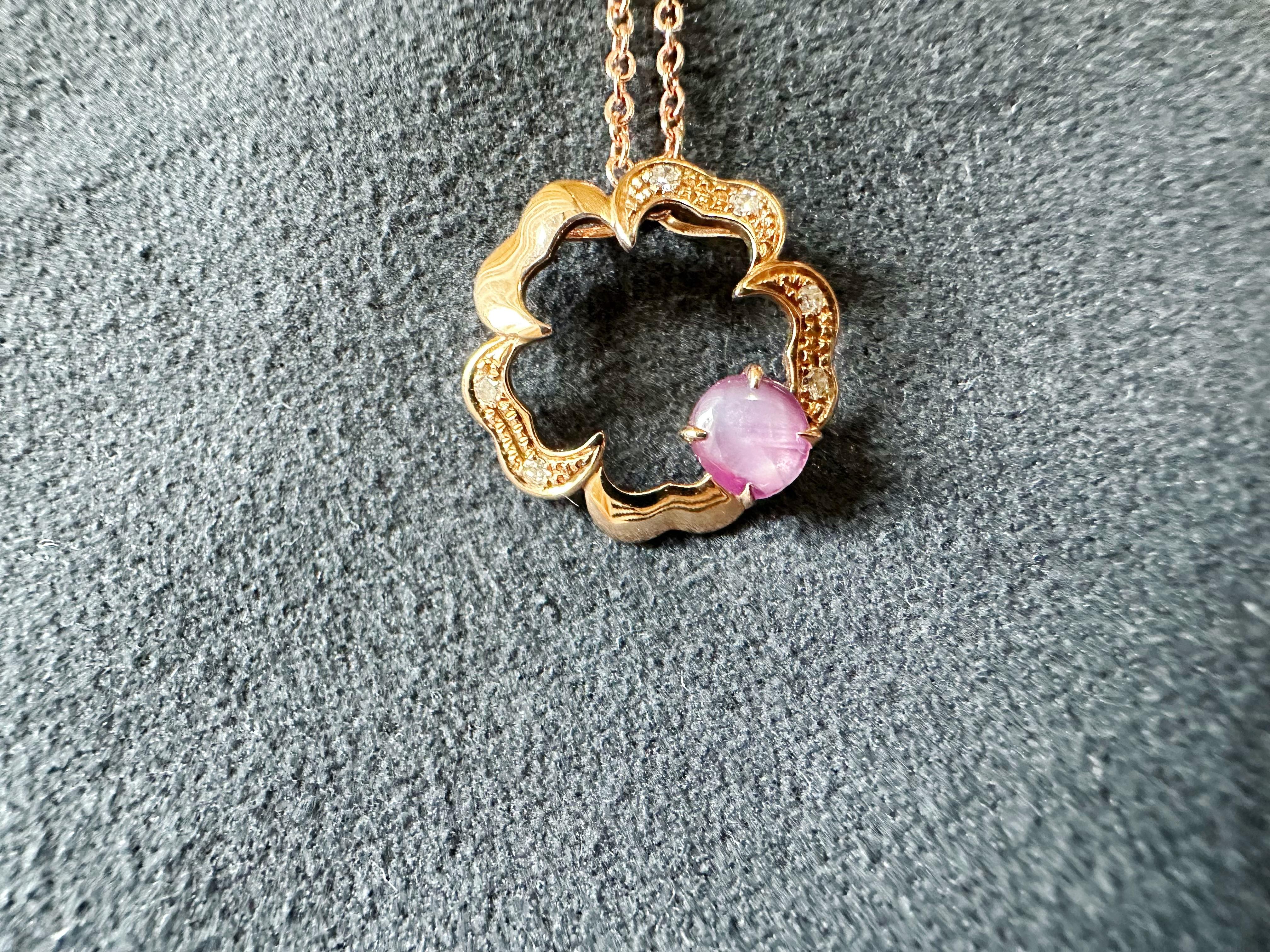 Taille ovale Pendentif en or rose 18 carats avec diamant, rubis birman, rubis étoilé naturel en vente