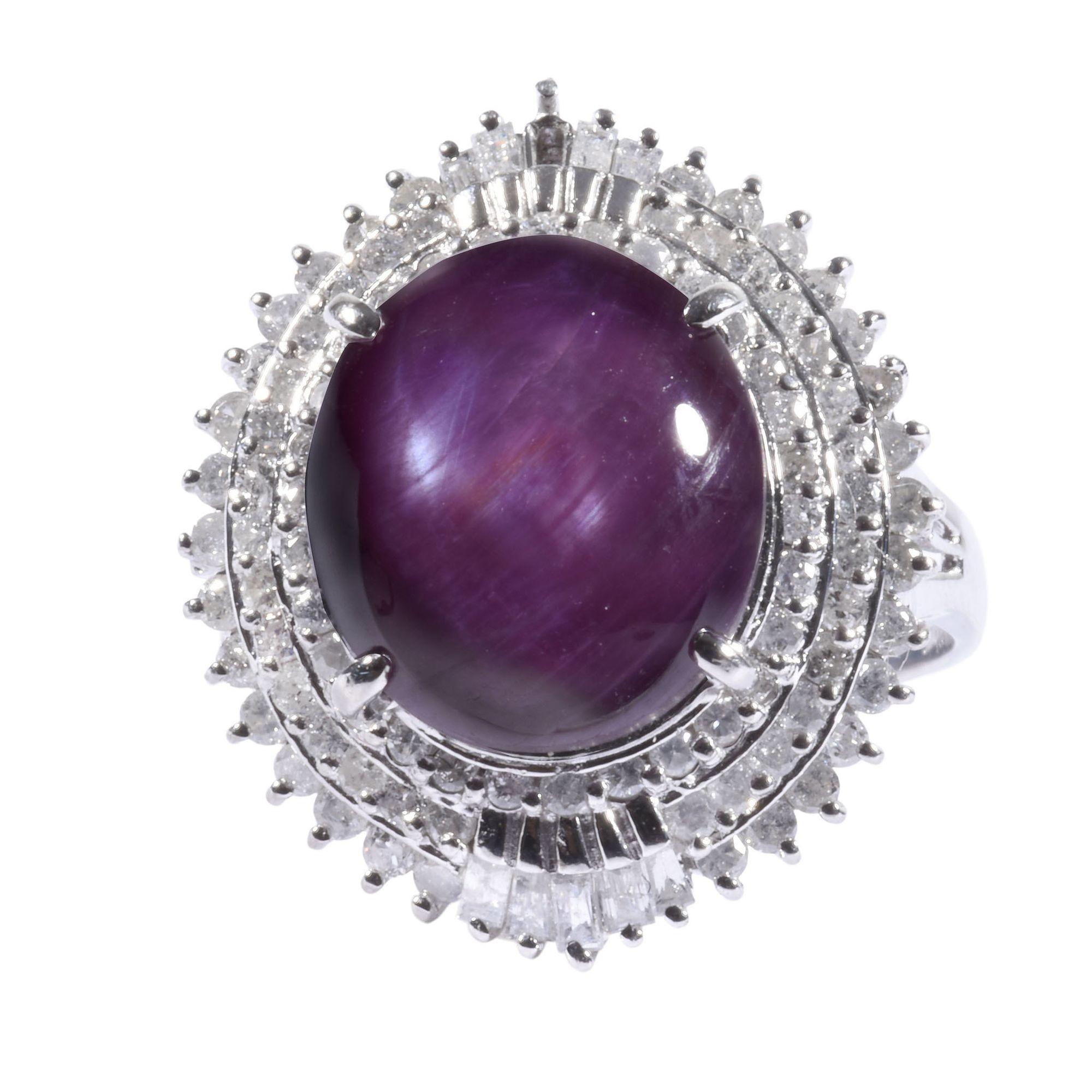 Estate natürlichen Stern Rubin Platin Ring. Dieser Platinring ist mit einem natürlichen Sternrubin von 11,99 Karat besetzt. Der Sternrubinring ist mit runden Brillanten und Baguette-Diamanten mit einem Gesamtgewicht von 1,00 Karat akzentuiert. Die