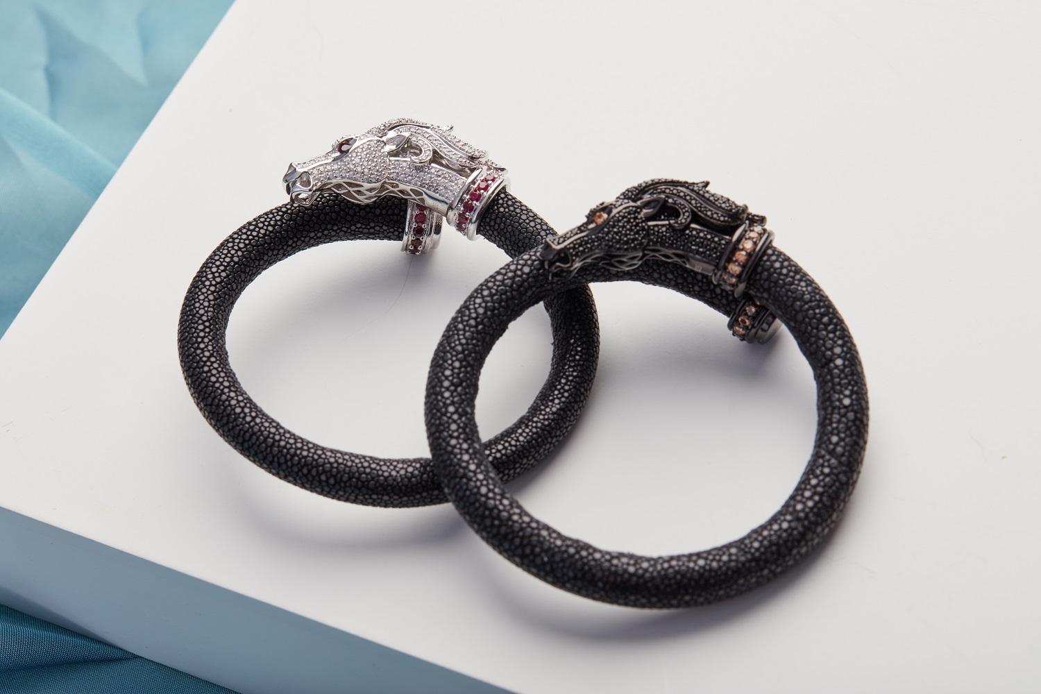 Brilliant Cut Natural Stingray Bracelet with Hand Carved Horse Head For Sale