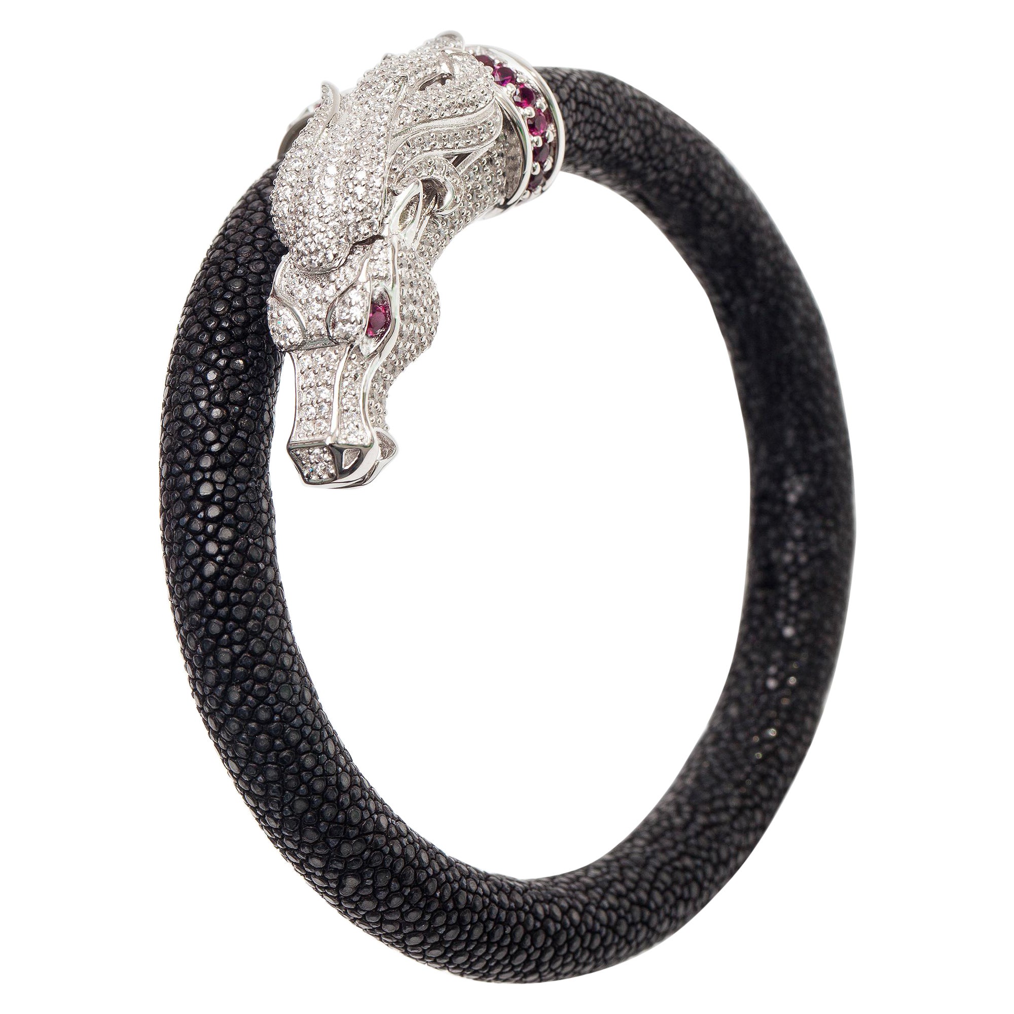 Pulsera de Mantarraya Natural con Cabeza de Caballo Tallada a Mano