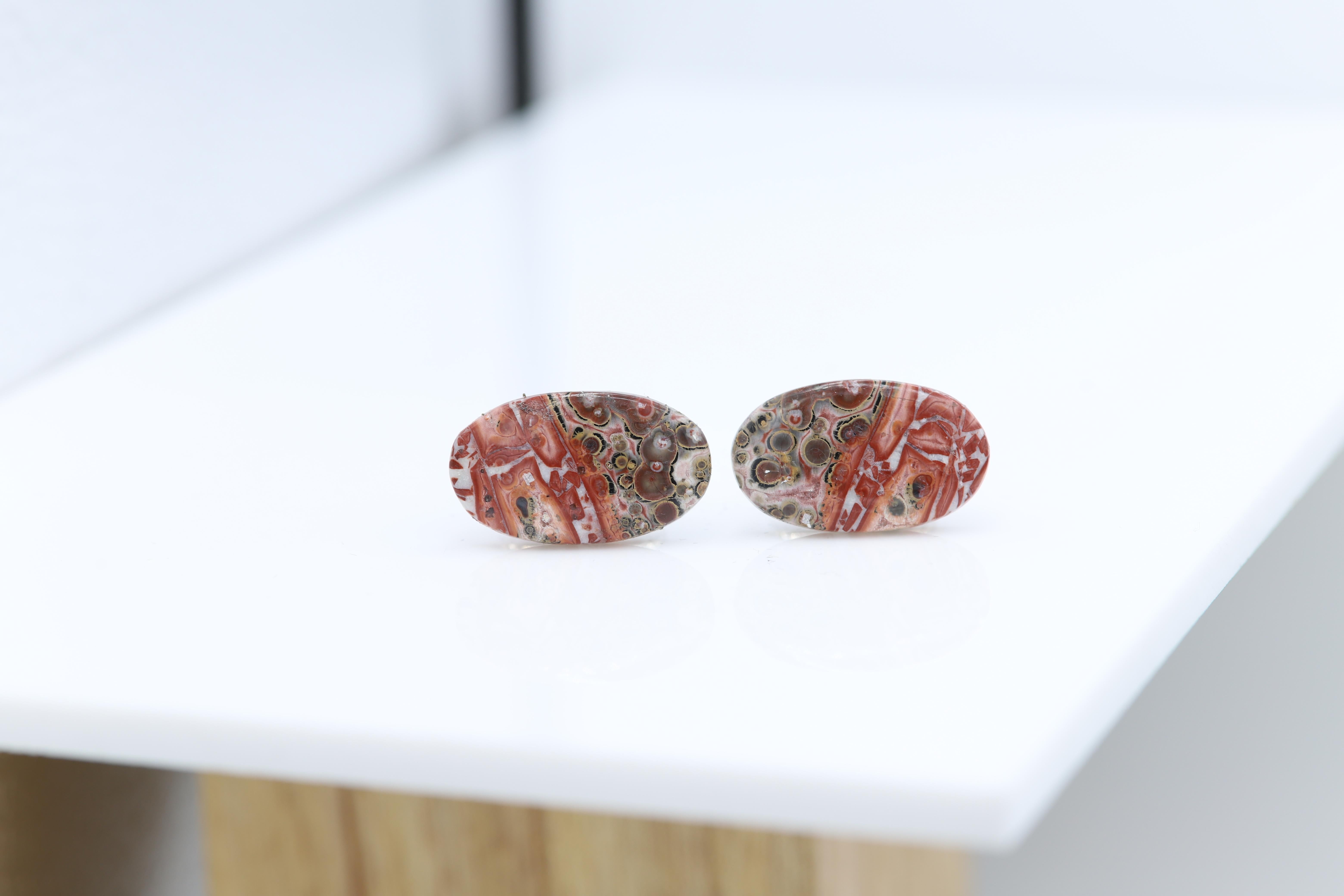 New unique men's cufflink - natural stone.
Stone name: Leopard skin Jasper
Approx. size 27 X 15 MM
Beautiful natural texture.
Imperfection may exist due to natural formations.
Back part metal is a general alloy metal - none precious
Gift Box