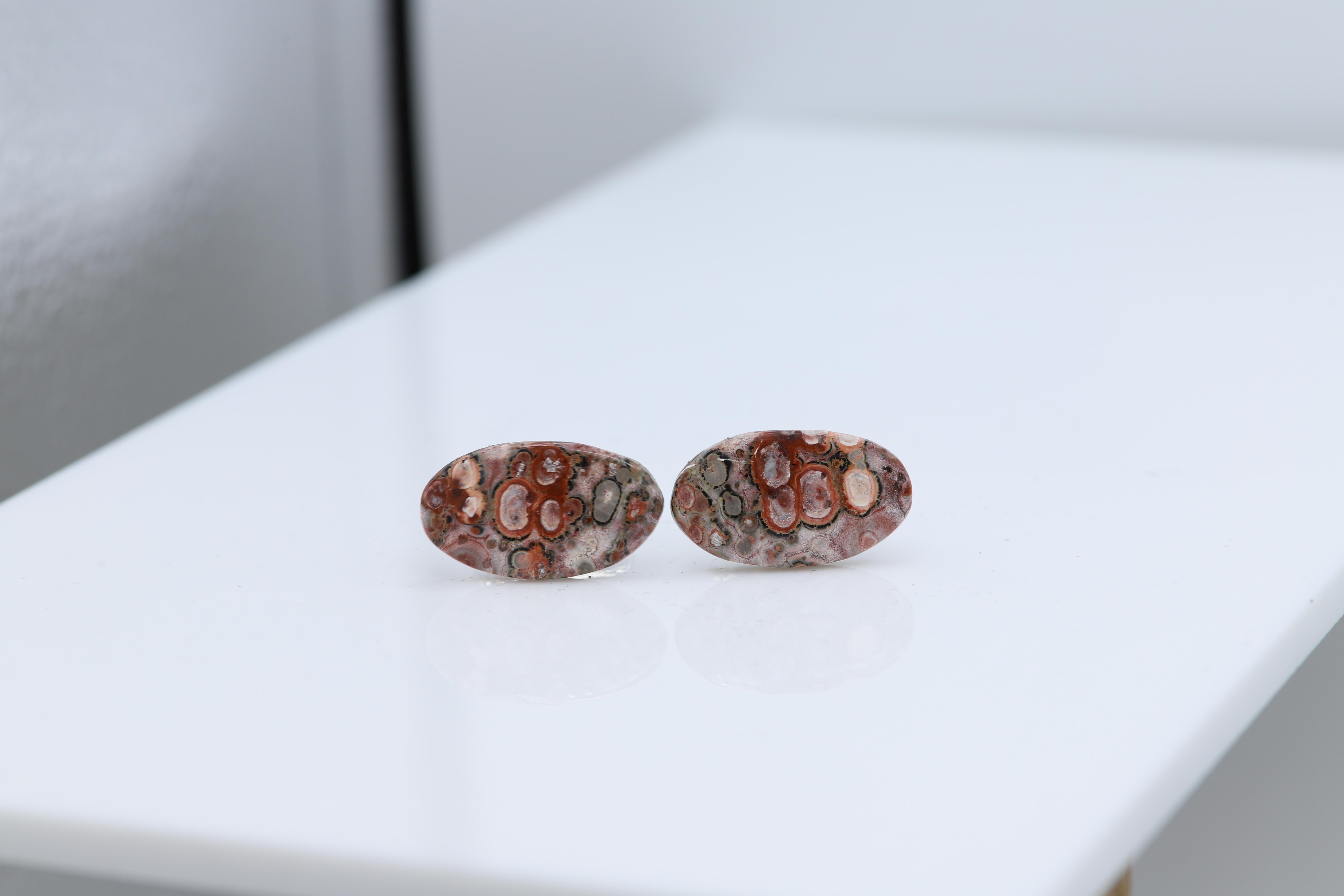 New unique men's cufflink - natural stone.
Stone name: Leopard skin Jasper
Approx. size 26 X 15 MM
Beautiful natural texture.
Imperfection may exist due to natural formations.
Back part metal is a general alloy metal - none precious
Gift Box