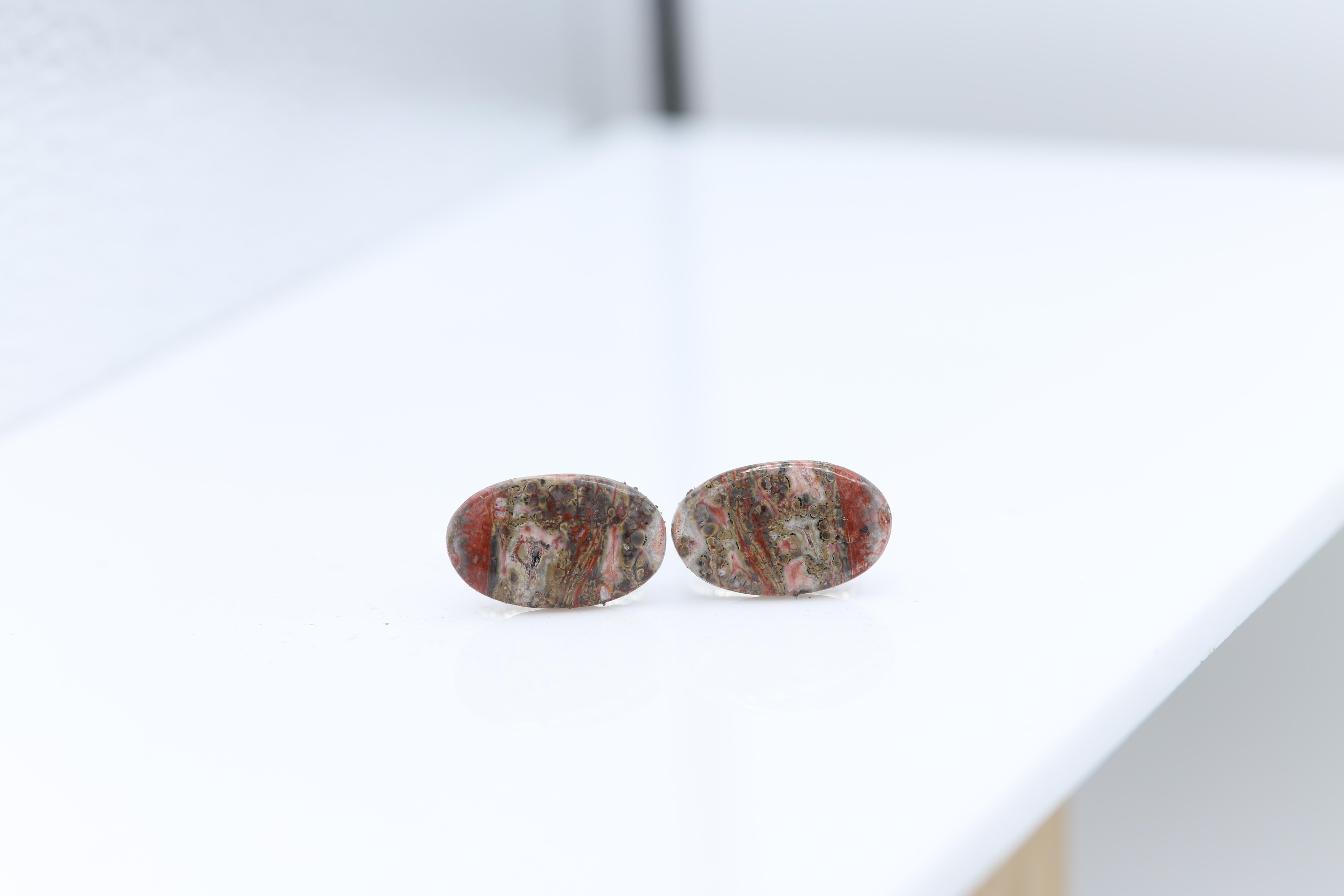 New unique men's cufflink - natural stone.
Stone name: Leopard skin Jasper
Approx. size 21 X 18 MM
Beautiful natural texture.
Imperfection may exist due to natural formations.
Back part metal is a general alloy metal - none precious
Gift Box