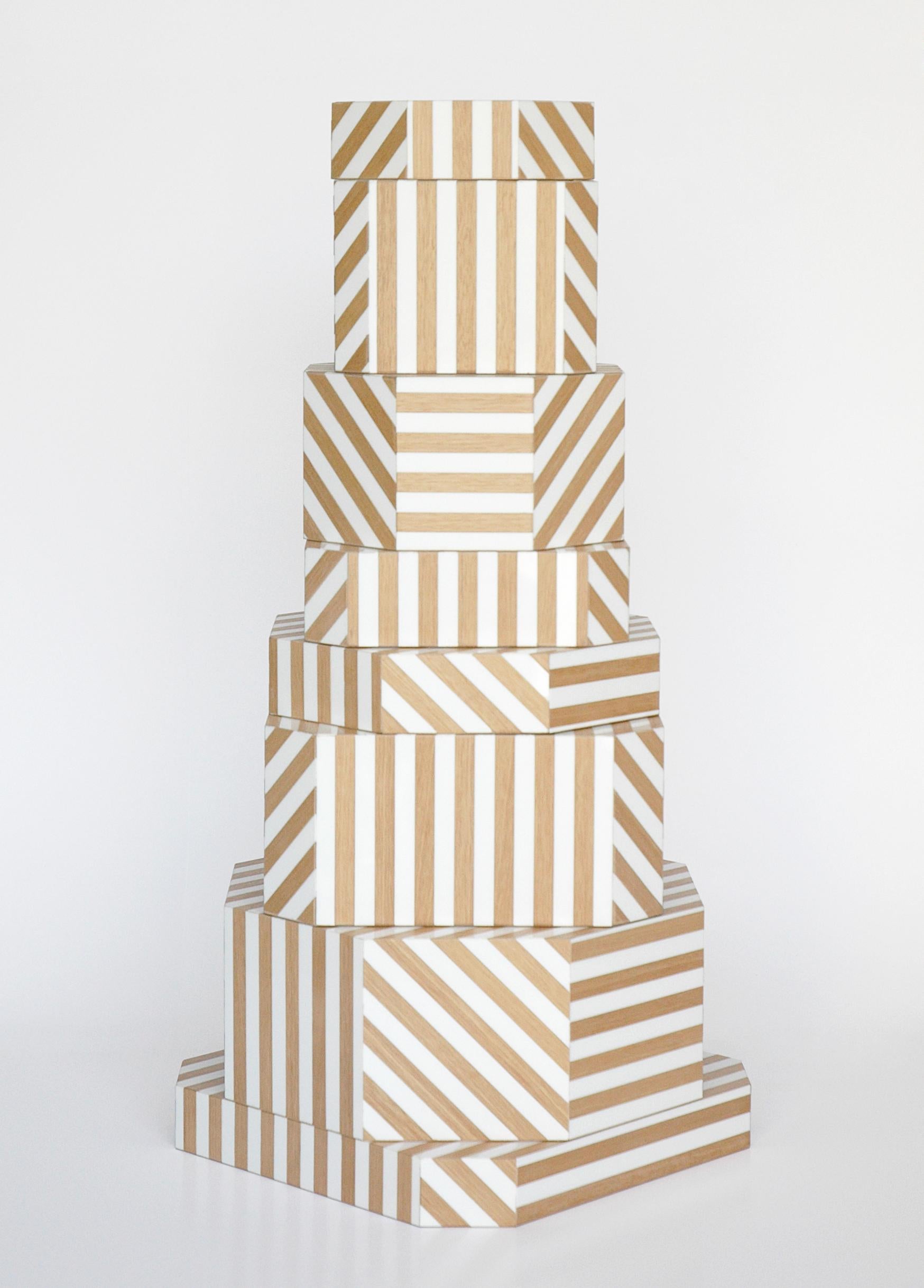 Cajas Zigurat rayas naturales by Oeuffice
Edición: 12 + 2AP
2012
Dimensiones: 25 x 25 x 55 cm
Materiales: caja de madera, acrílico, madera maciza teñida

La edición Natural Stripes es una versión más suave y comedida de su
Hermano de Rayas