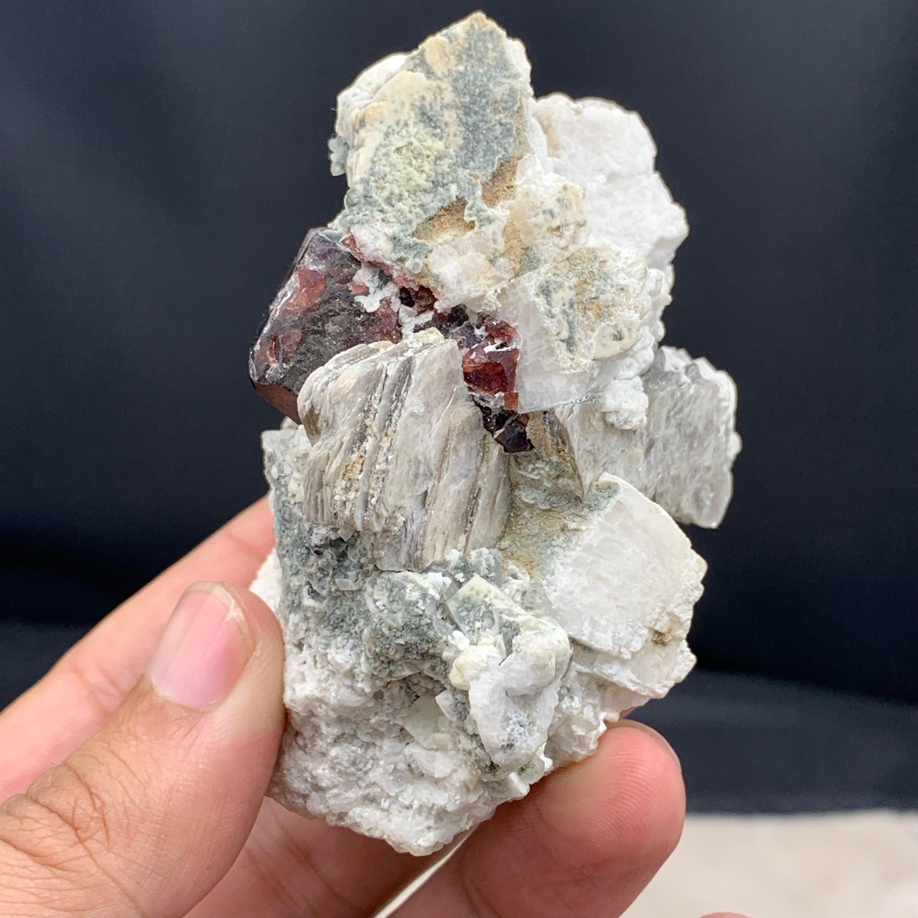 Afghano Nature splendido granato spessartite e moscovite attaccato con Matrix in vendita