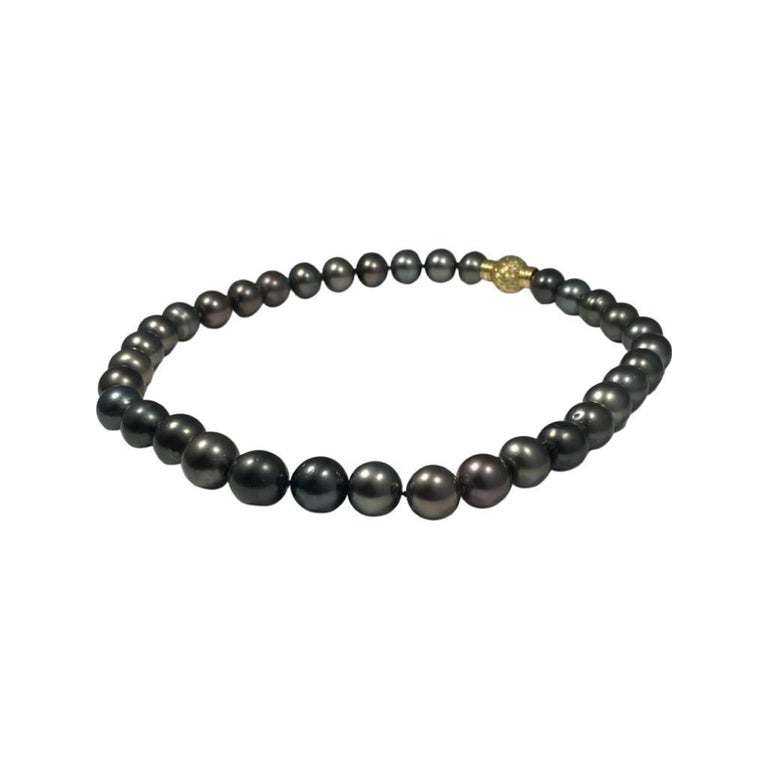 Natural Tahitan Black Pearl Necklace 18K Yellow Gold For Sale at 1stDibs