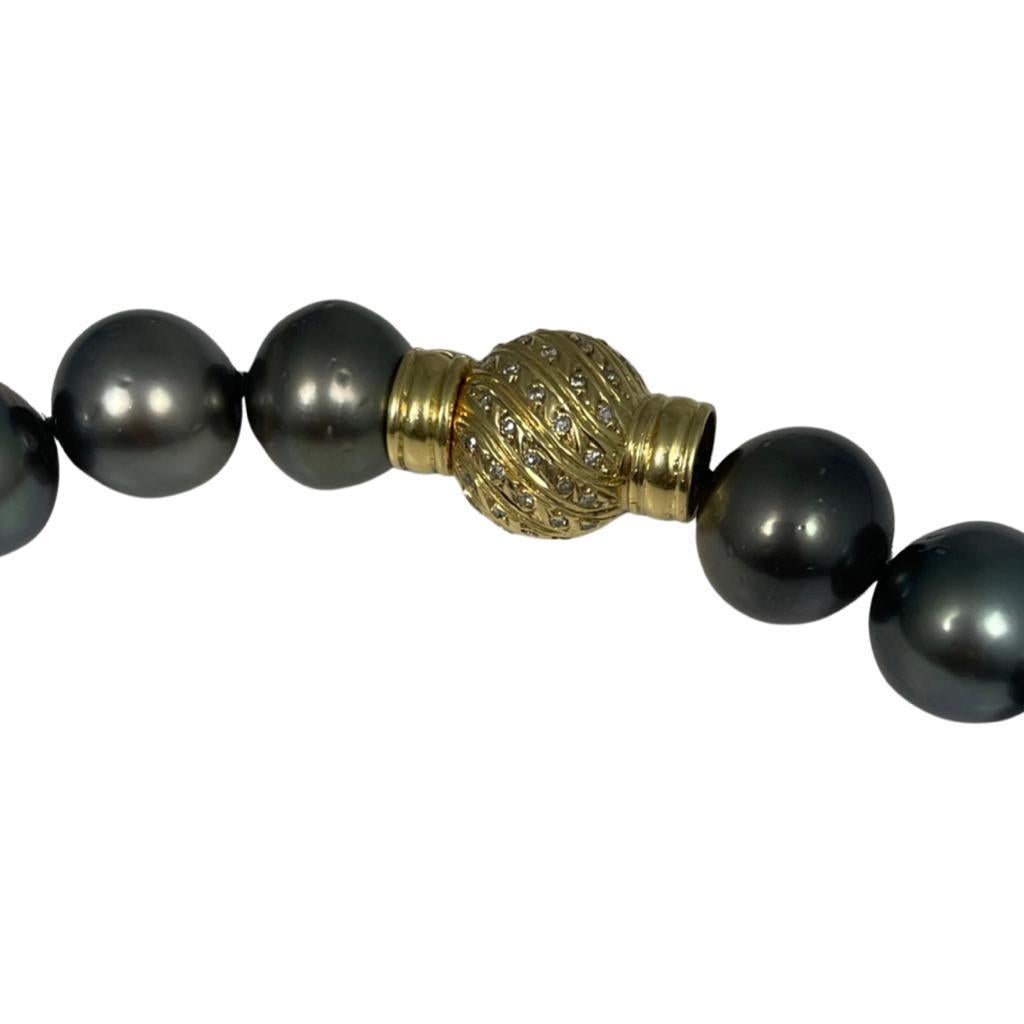 Round Cut Natural Tahitan Black Pearl Necklace 18K Yellow Gold For Sale