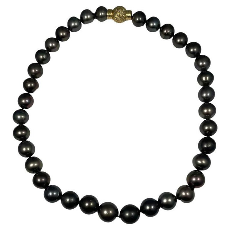 Natural Tahitan Black Pearl Necklace 18K Yellow Gold For Sale at 1stDibs