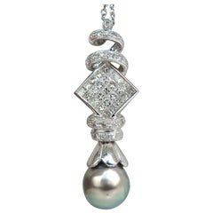 Pendentif et collier 14 carats en perles naturelles de Tahiti et diamants de 1,10 carat