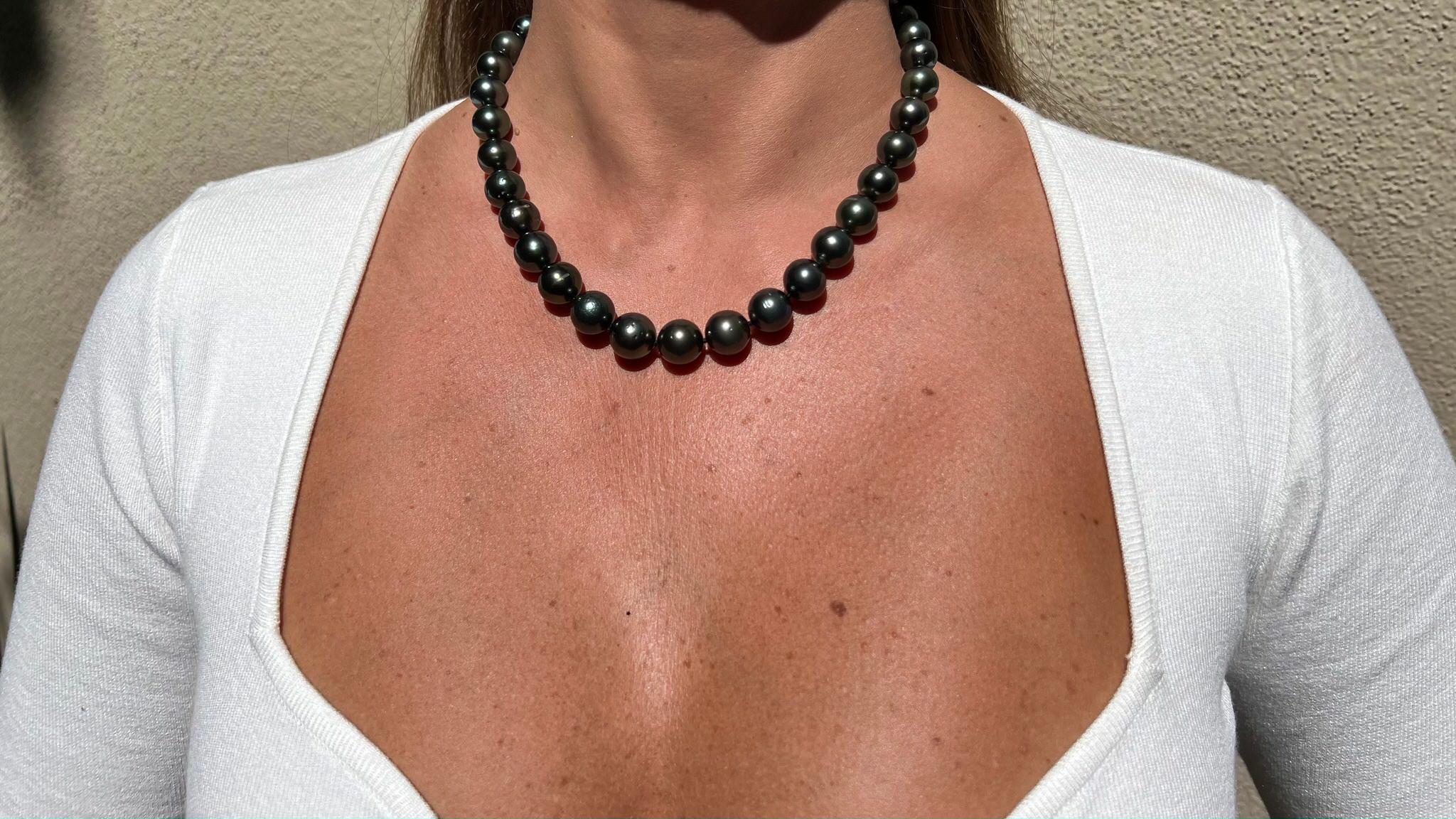 Tahitian Pearl Necklace 11mm-13mm 14K Gold 18 Inches For Sale 2