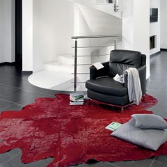 Alfombra de piel natural de color rojo curtido