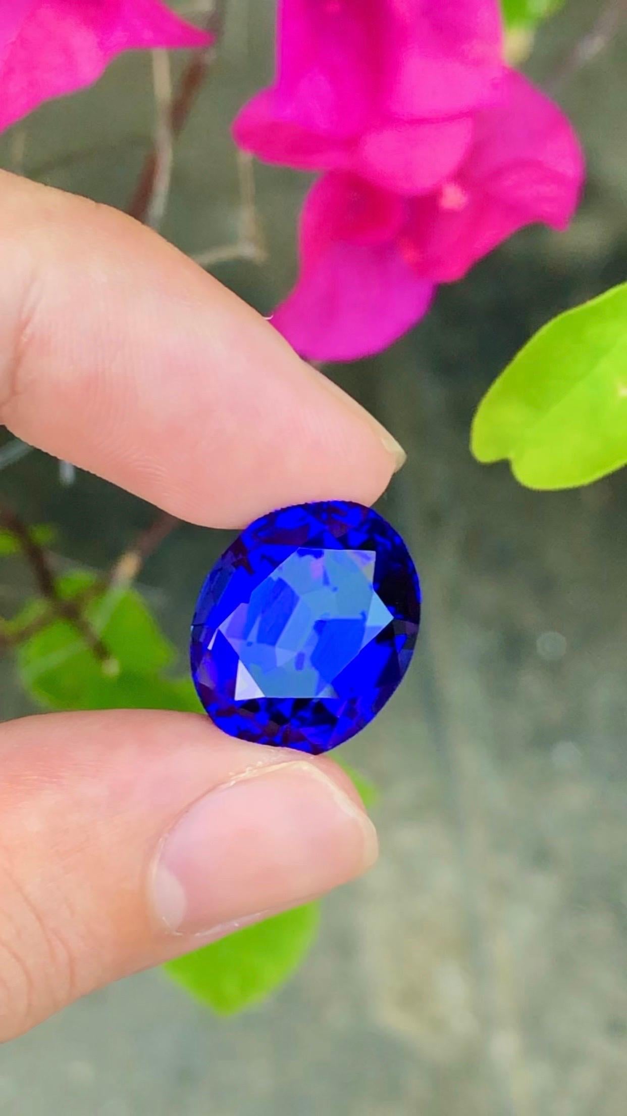 Natural Tanzanite 17.05 Carat Royal Blue Color (Kissenschliff) im Angebot