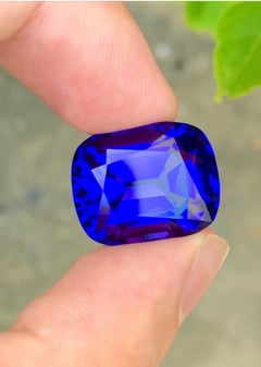 Natural Tanzanite 28.25 Carat Royal Blue Color