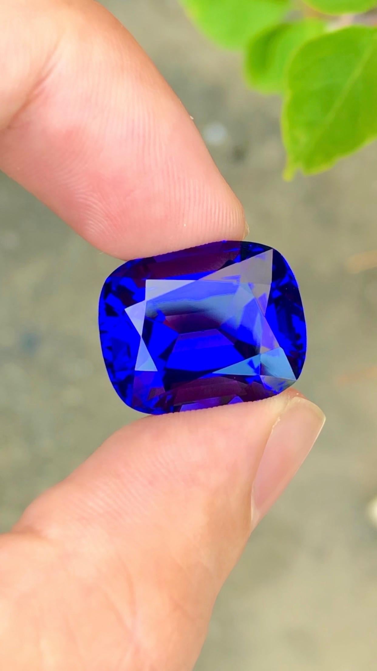 Natural Tanzanite 28.25 Carat Royal Blue Color en Nuevo estado para la venta en บางรัก, TH